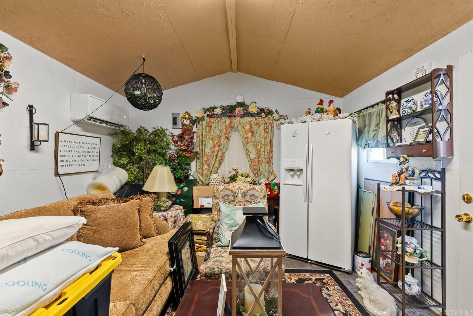 INDIAN HILLS - Residential