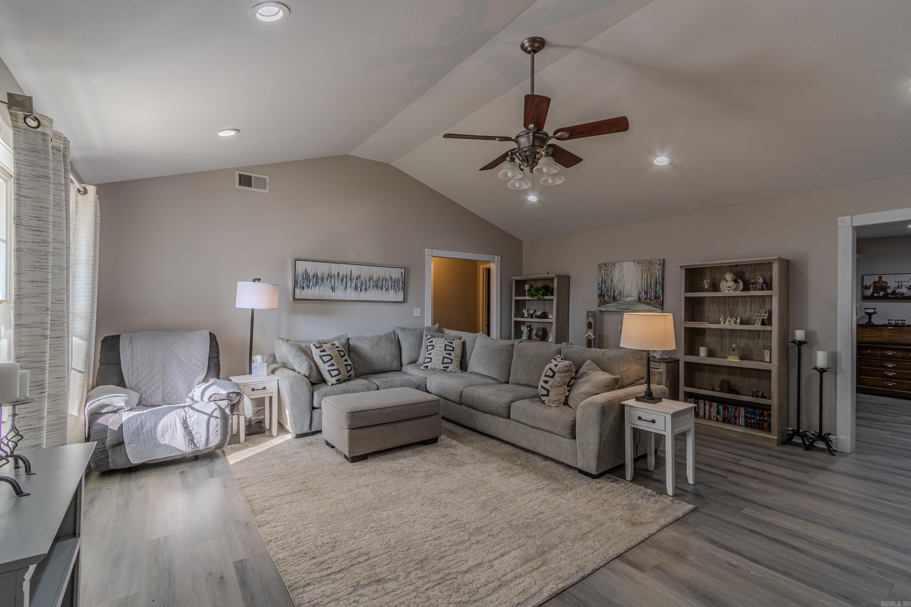 CARRIAGE HILL - Residential