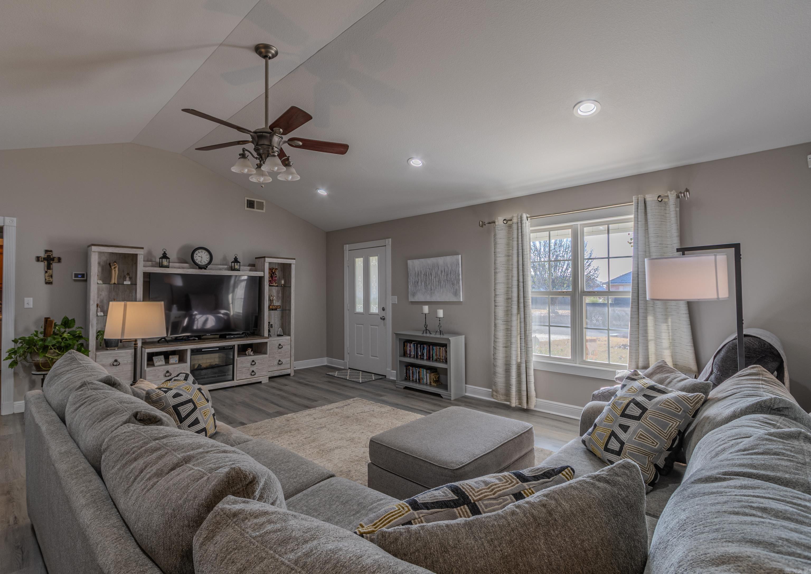 CARRIAGE HILL - Residential