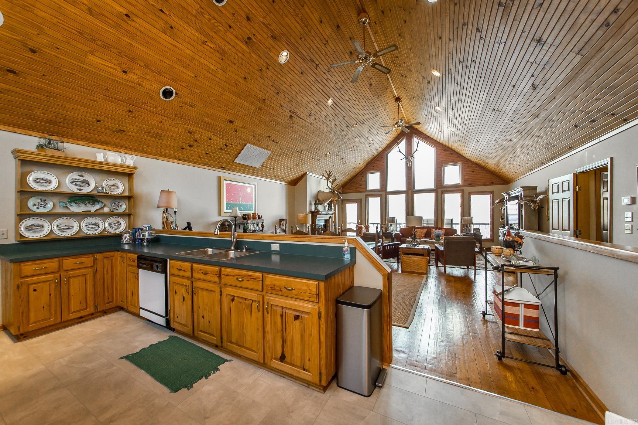 DIAMOND BLUFF ESTATES EAST - Residential