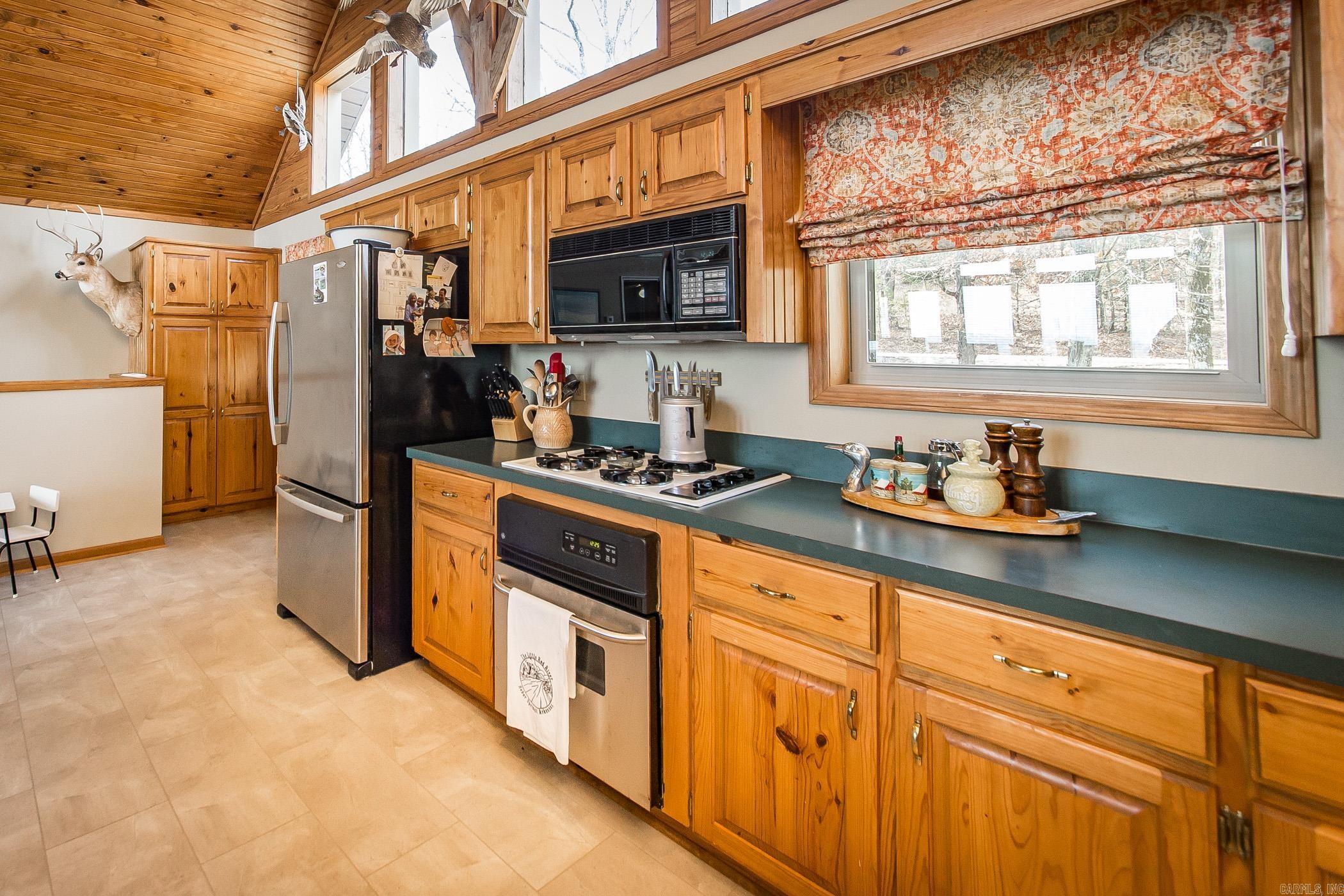 DIAMOND BLUFF ESTATES EAST - Residential