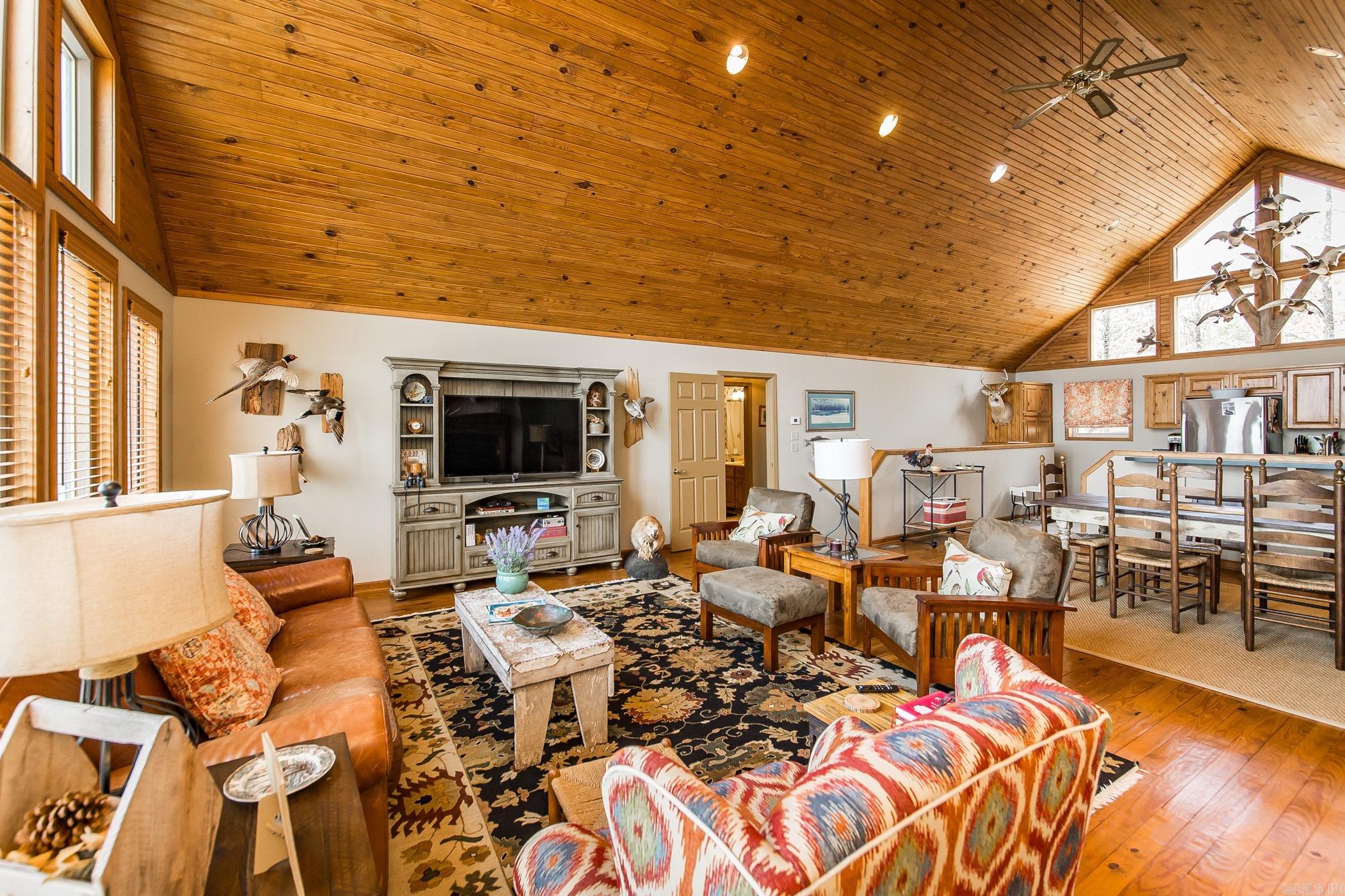 DIAMOND BLUFF ESTATES EAST - Residential