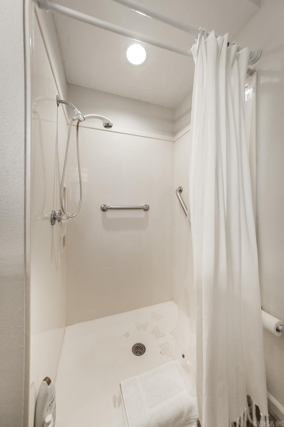 DIAMOND BLUFF ESTATES EAST - Residential