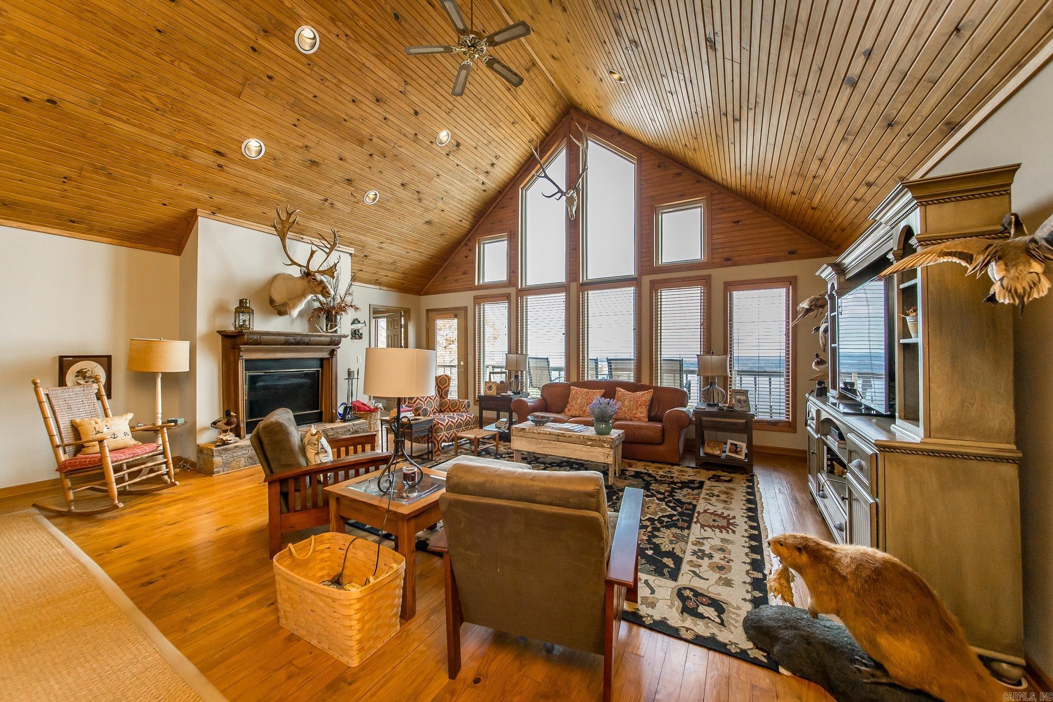 DIAMOND BLUFF ESTATES EAST - Residential