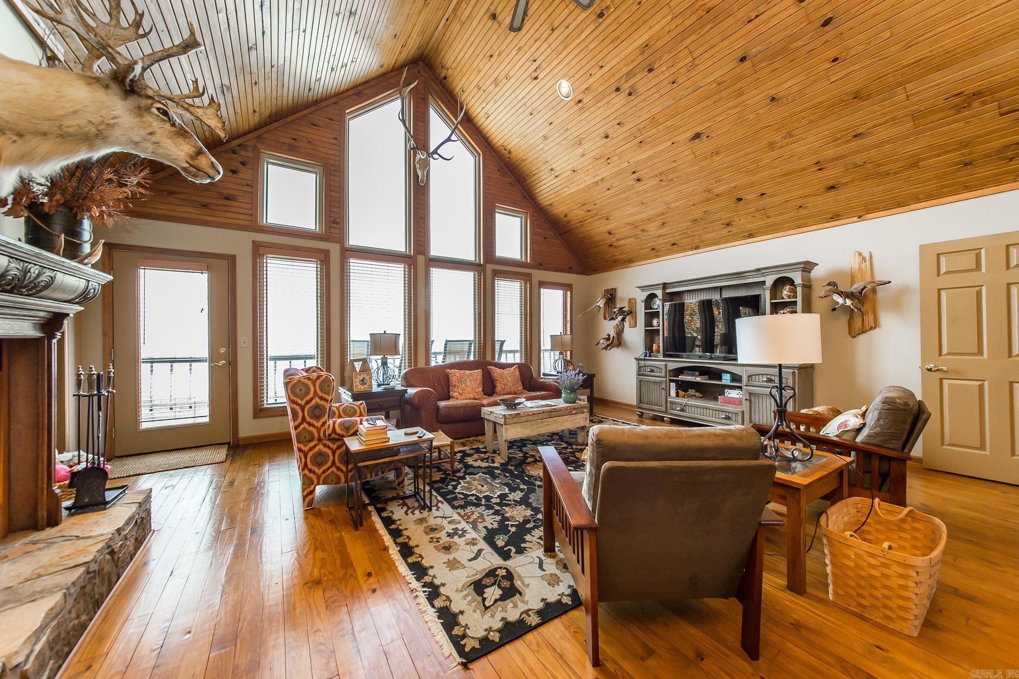 DIAMOND BLUFF ESTATES EAST - Residential