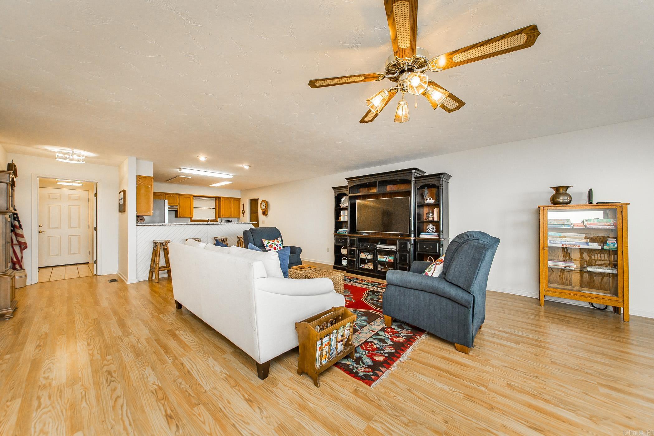 DIAMOND BLUFF ESTATES EAST - Residential