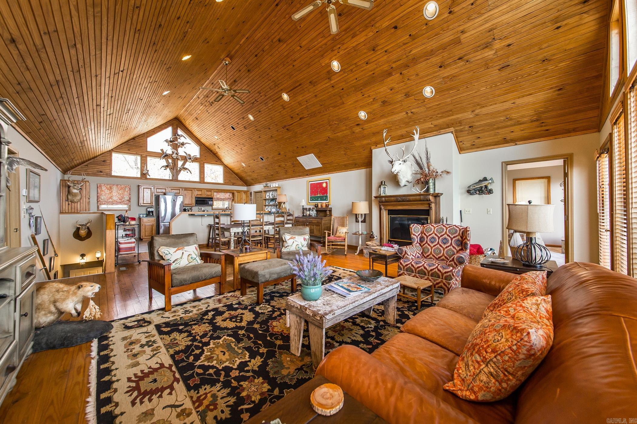 DIAMOND BLUFF ESTATES EAST - Residential