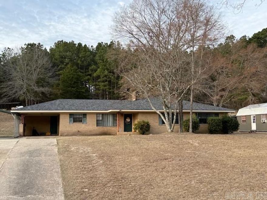 3 bed 2 bath house in Parker Chapel. Roof 2yrs old, mancave/workshop, updated flooring and paint