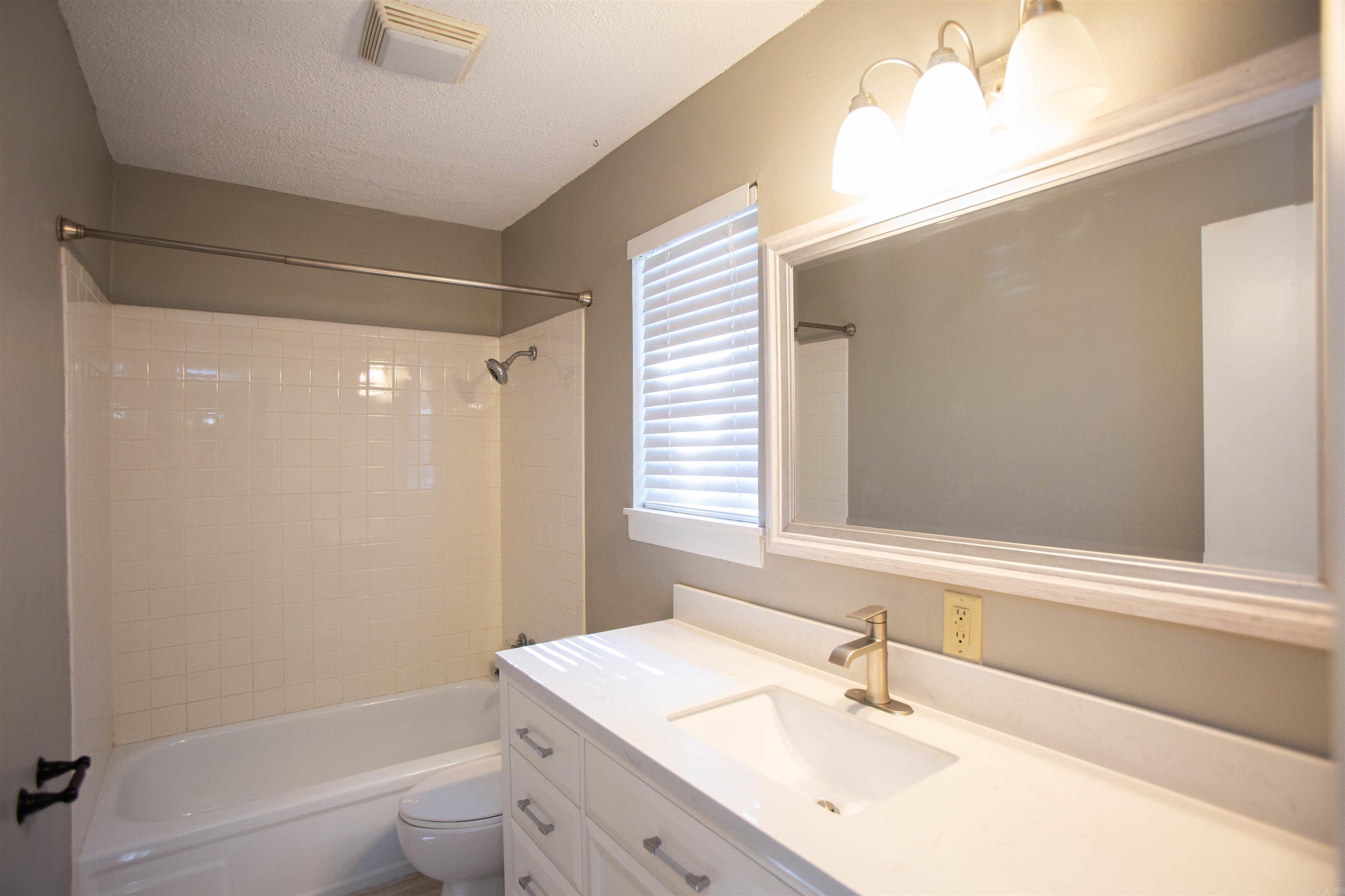 Hillcrest-Pfeifer - Residential Lease