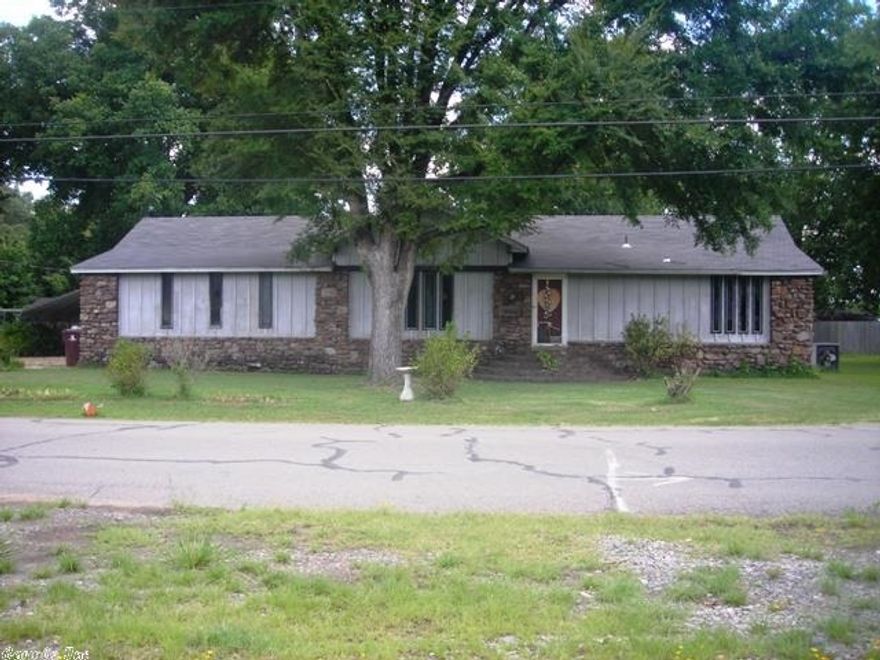 3 bedroom, two bath close to hwy 9. Several pecan trees in the backyard provide lots of shade. Portable carport does not convey.