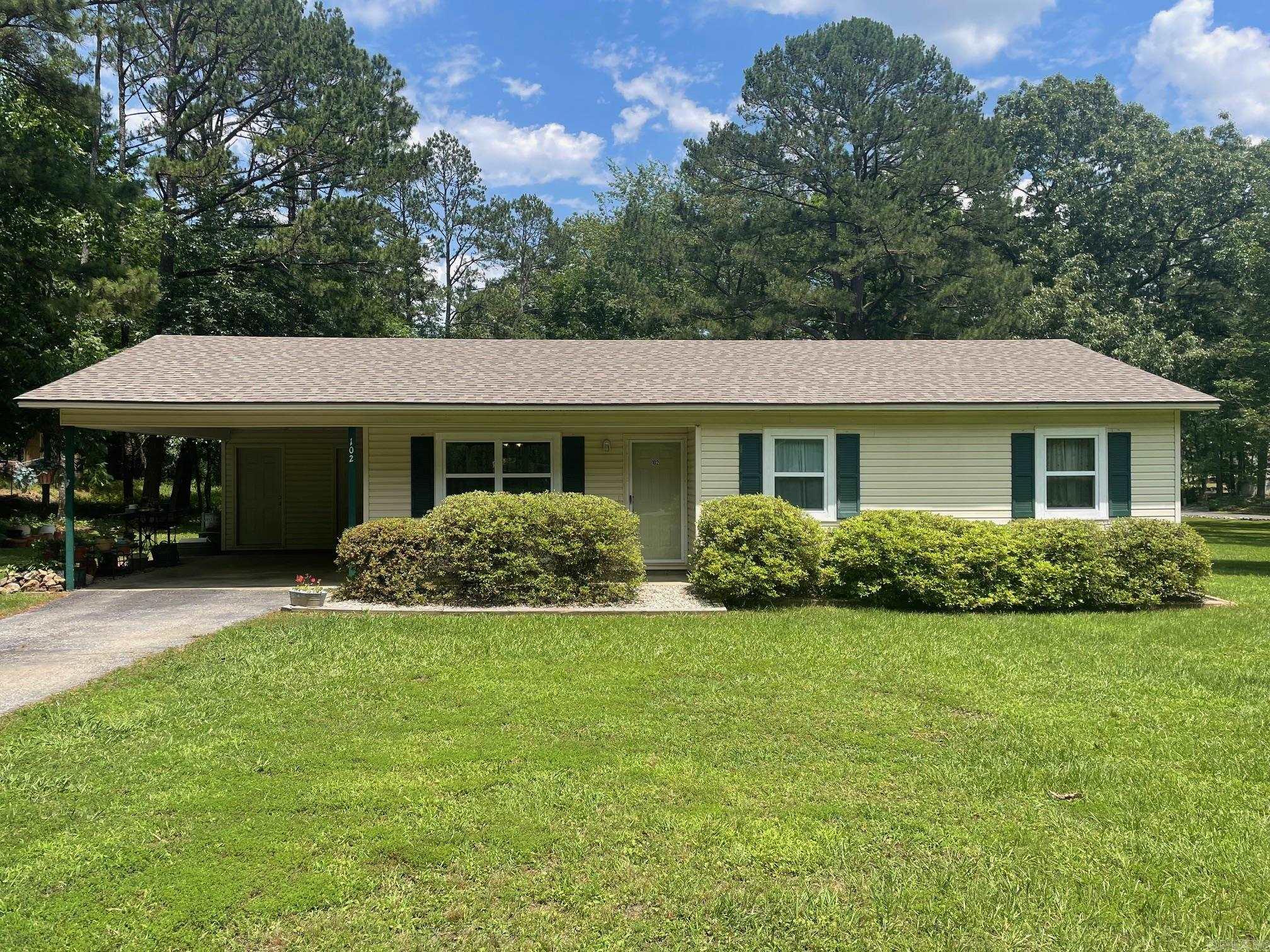 Neat as a pin 3/2 in Lake Vista Estates! So many options for this well maintained property, whether you're adding to your investment portfolio, buying your first home or downsizing! This charmer sits on a large flat lot just over a half acre. New windows 2020, new roof 2023 and solar tube installed for extra natural light in the kitchen/living area. Schedule your showing as soon as you can, you won't want to miss this one!