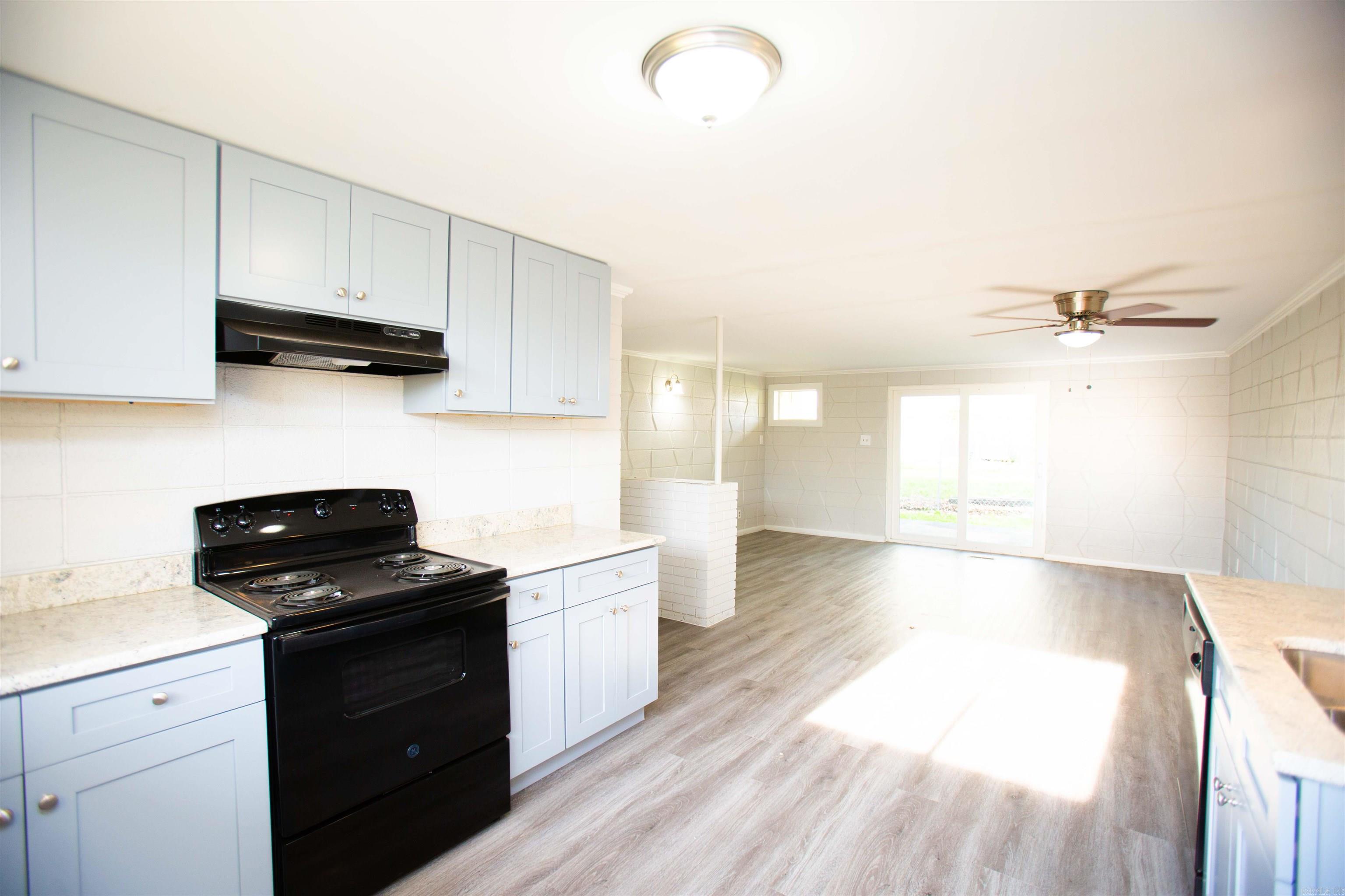 ARROW HEAD MANOR - Residential Lease