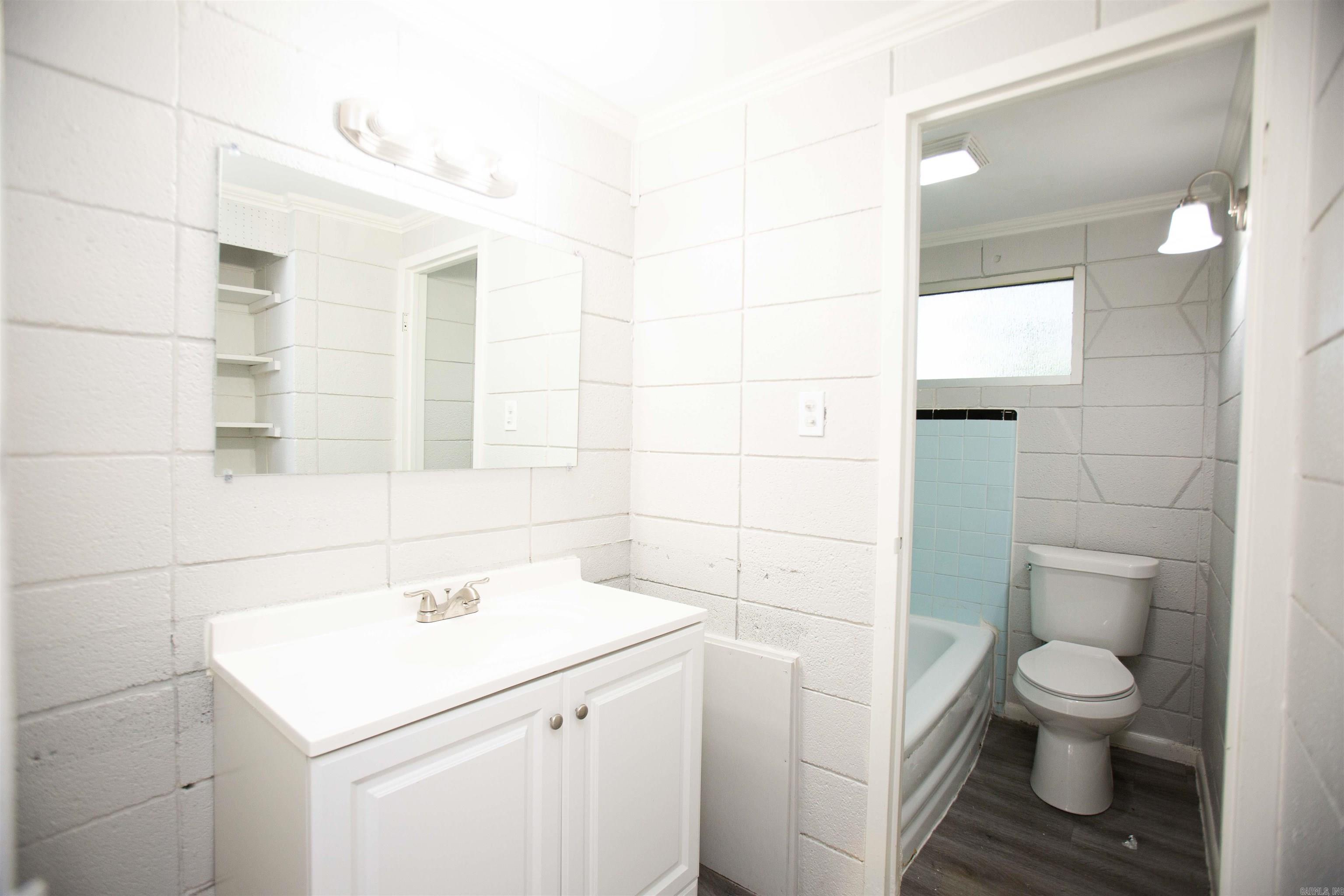 ARROW HEAD MANOR - Residential Lease