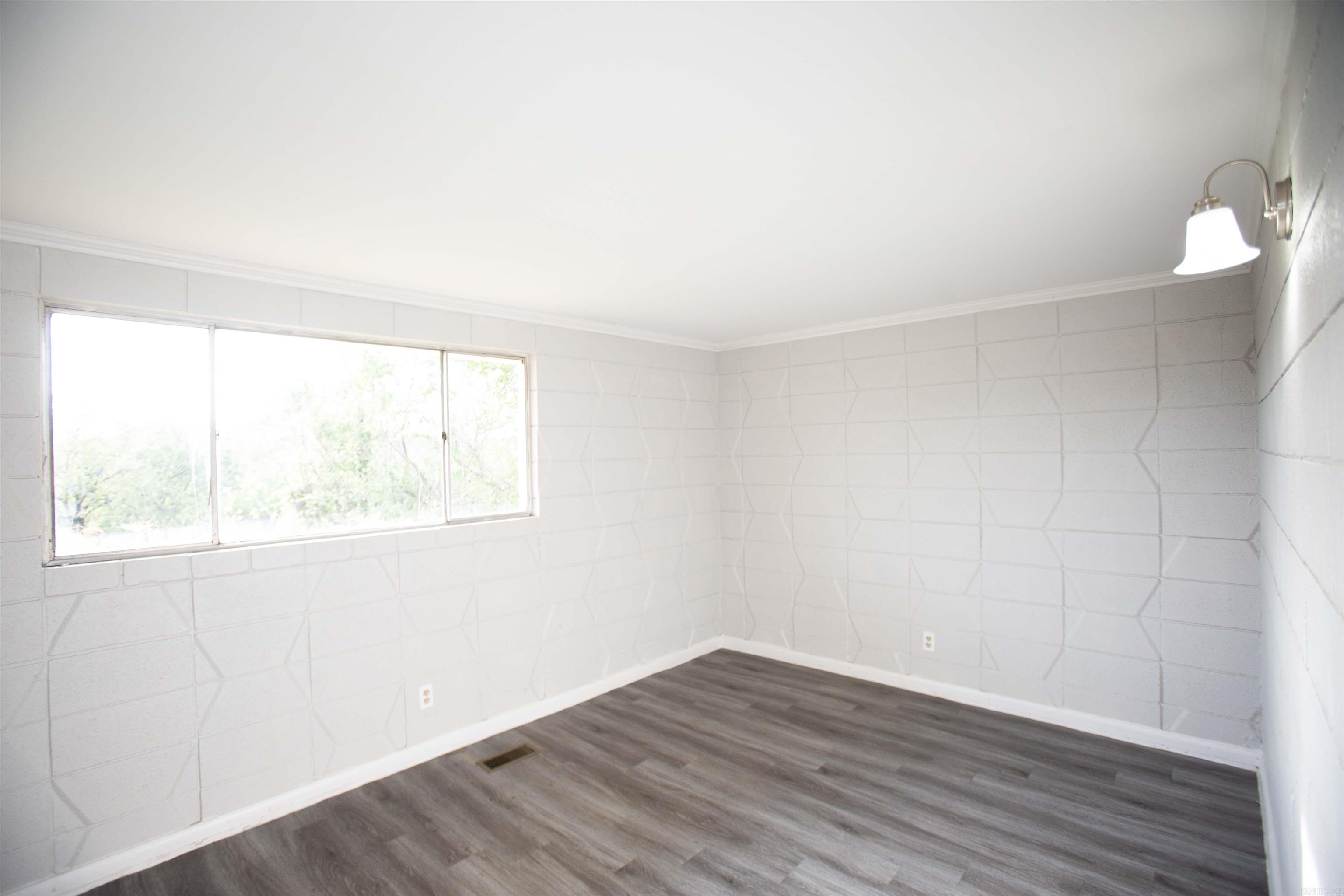 ARROW HEAD MANOR - Residential Lease