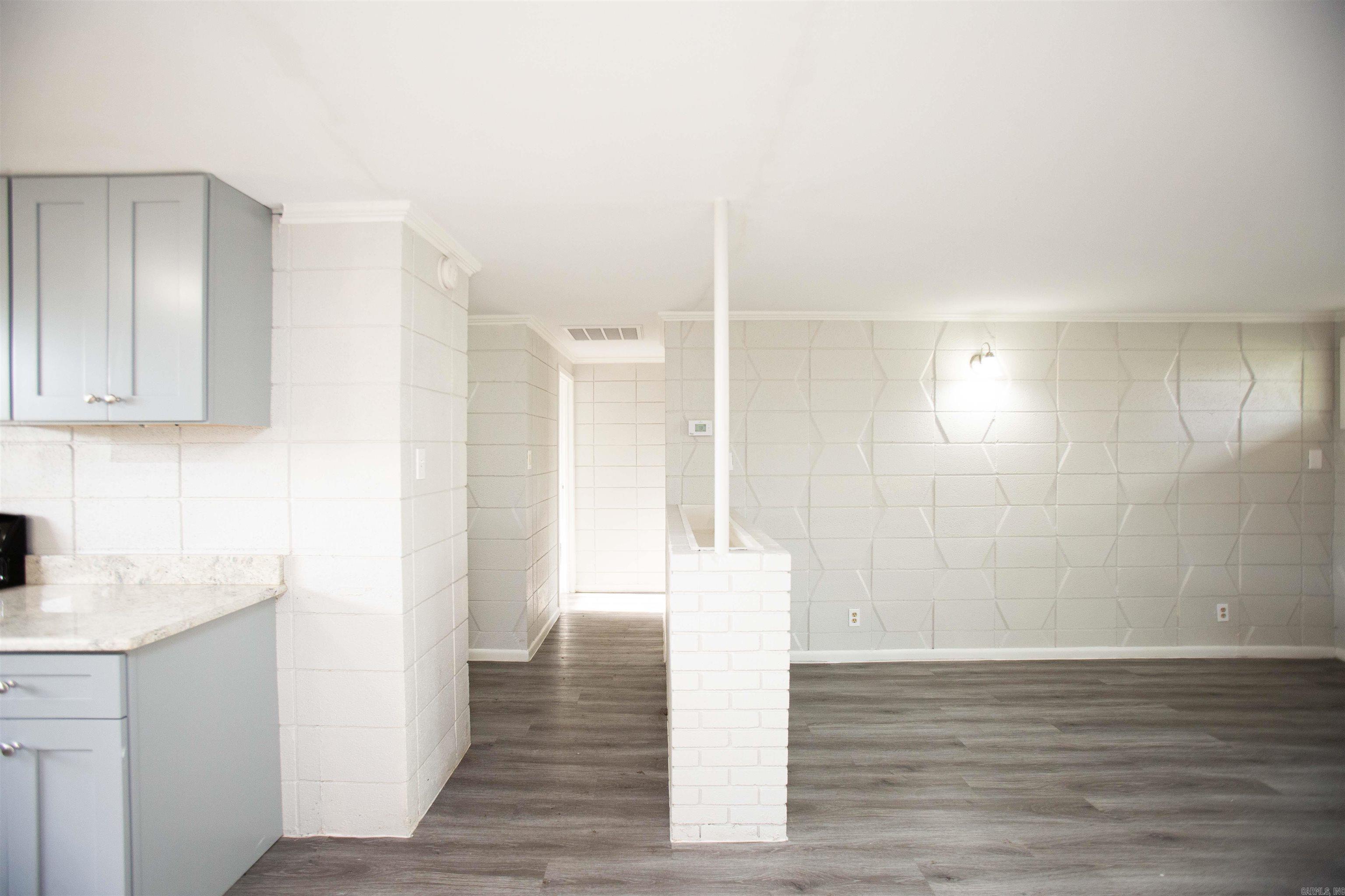 ARROW HEAD MANOR - Residential Lease