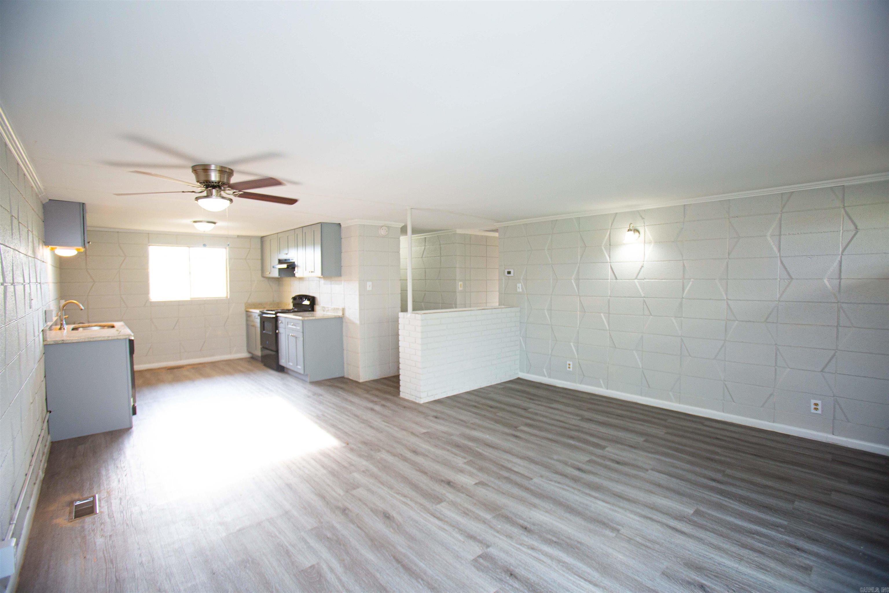 ARROW HEAD MANOR - Residential Lease