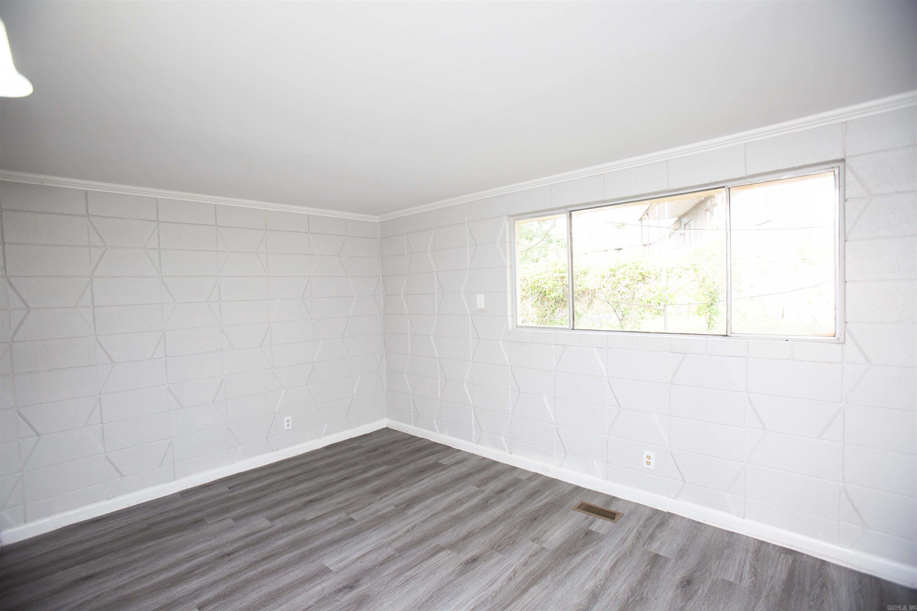 ARROW HEAD MANOR - Residential Lease