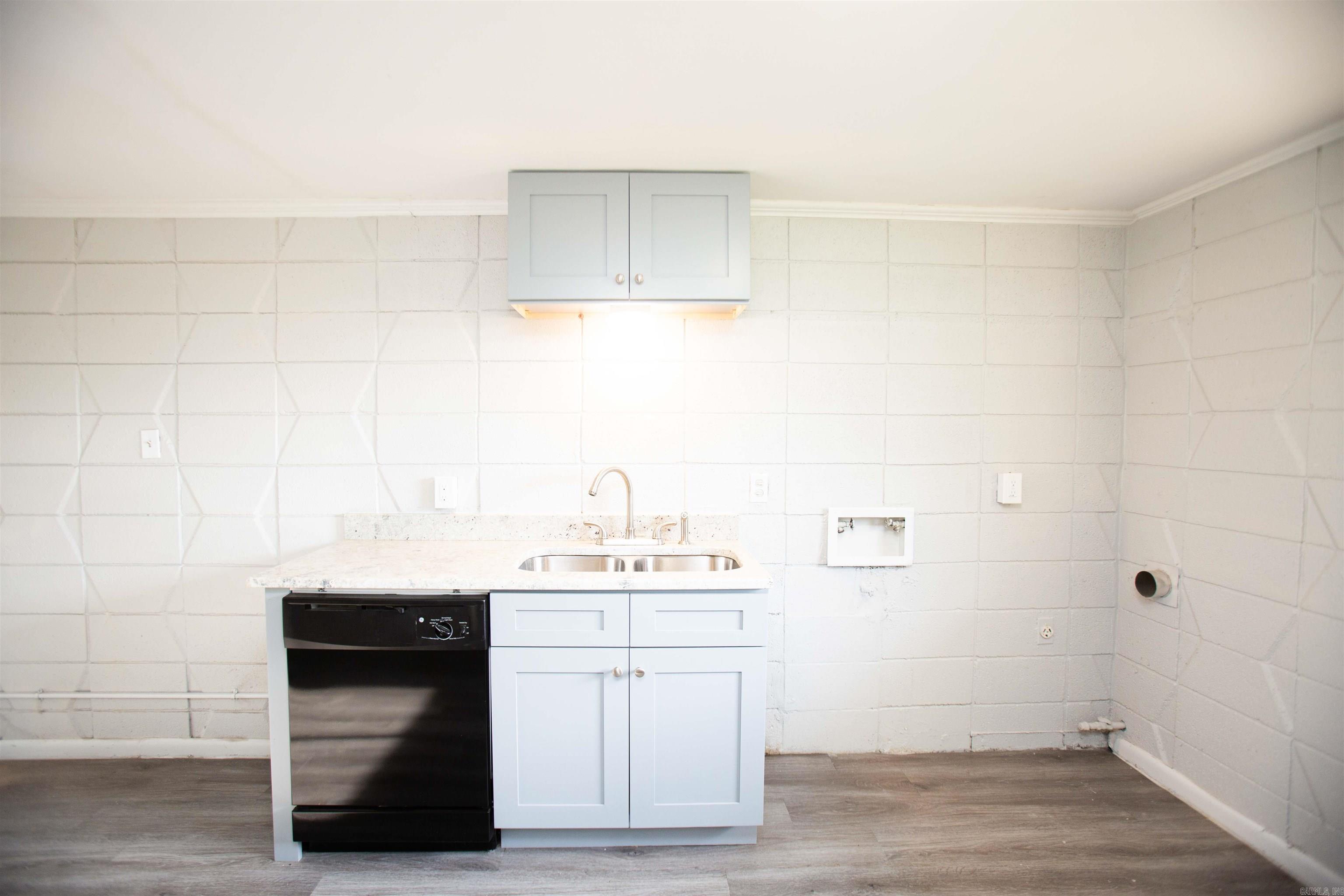 ARROW HEAD MANOR - Residential Lease