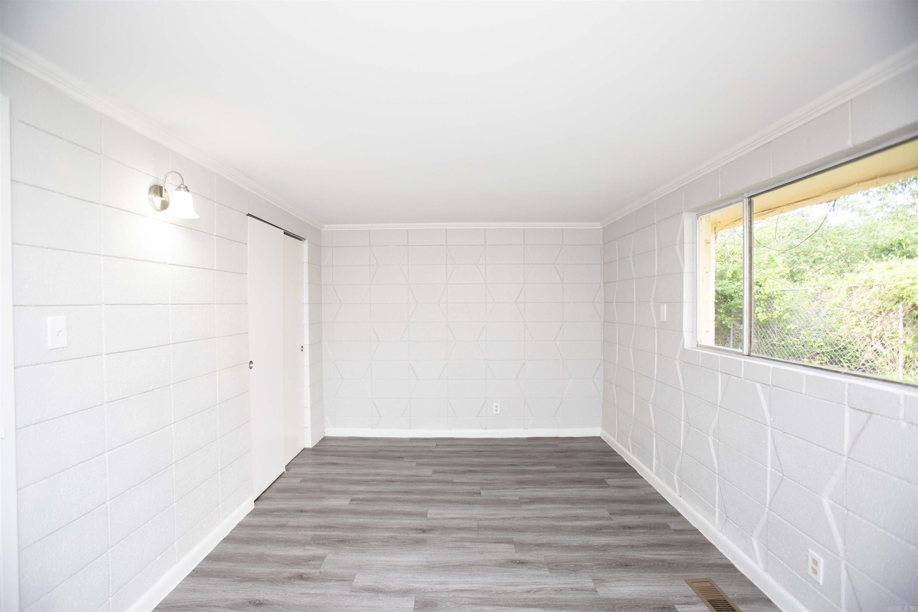 ARROW HEAD MANOR - Residential Lease