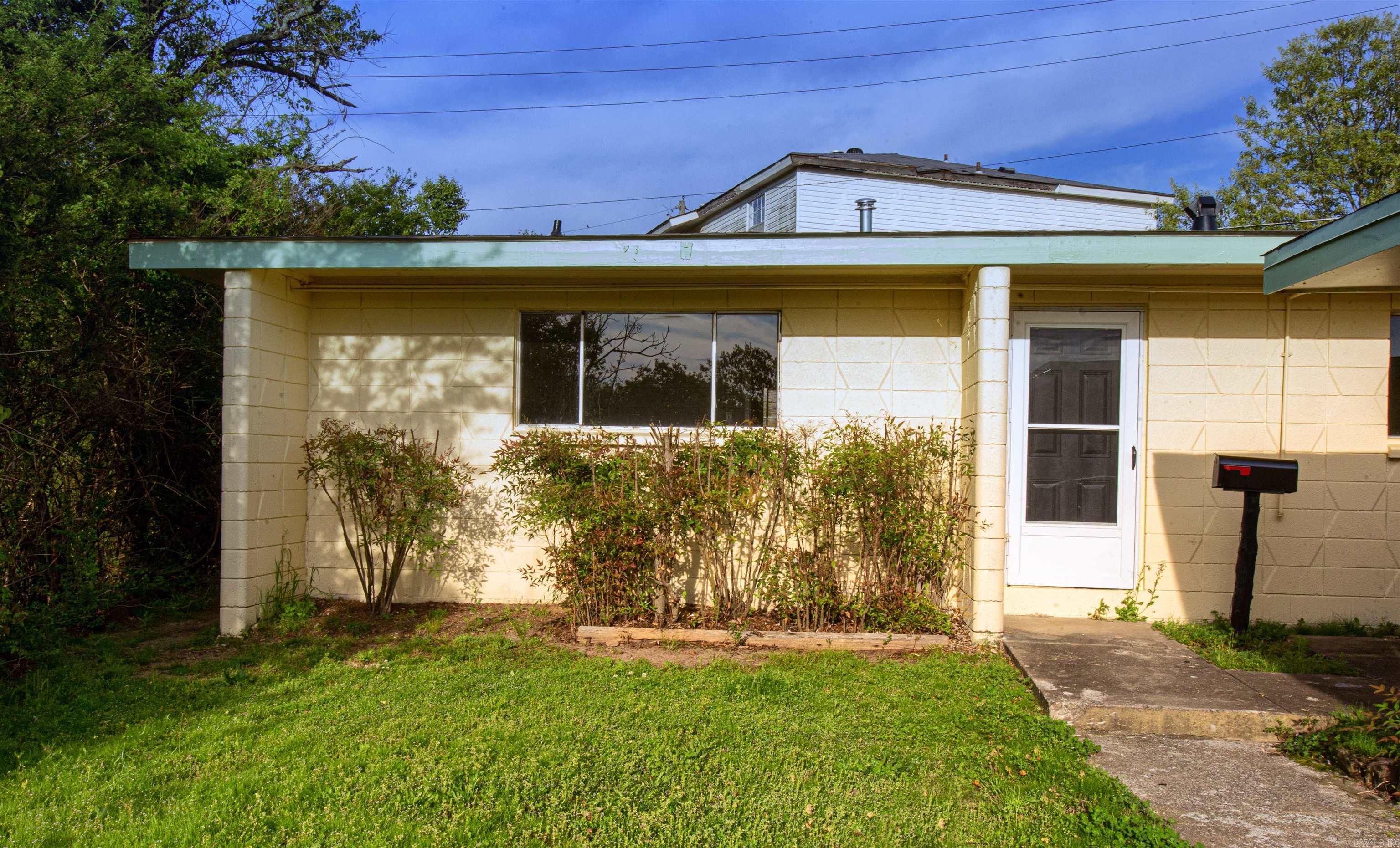 ARROW HEAD MANOR - Residential Lease