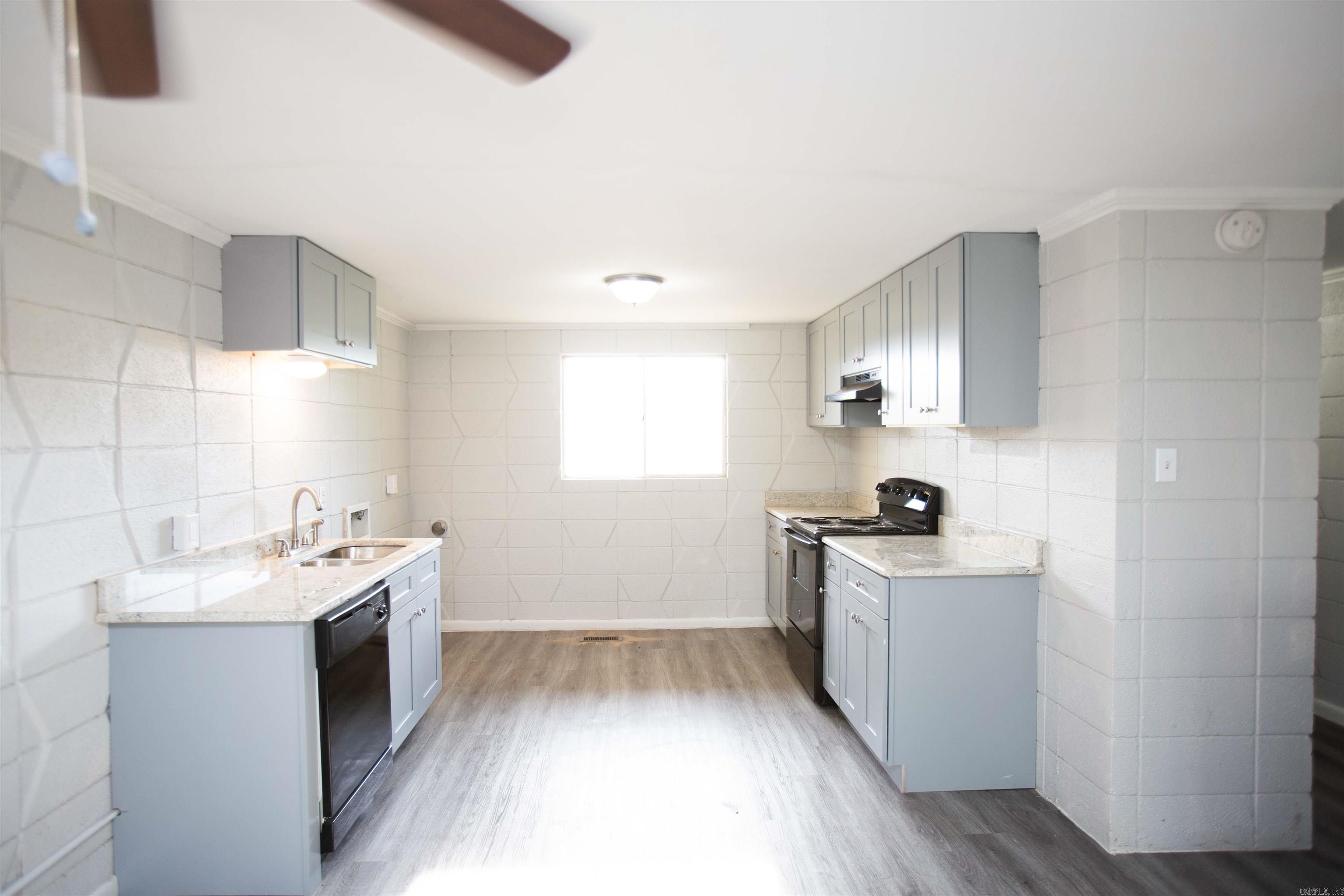 ARROW HEAD MANOR - Residential Lease