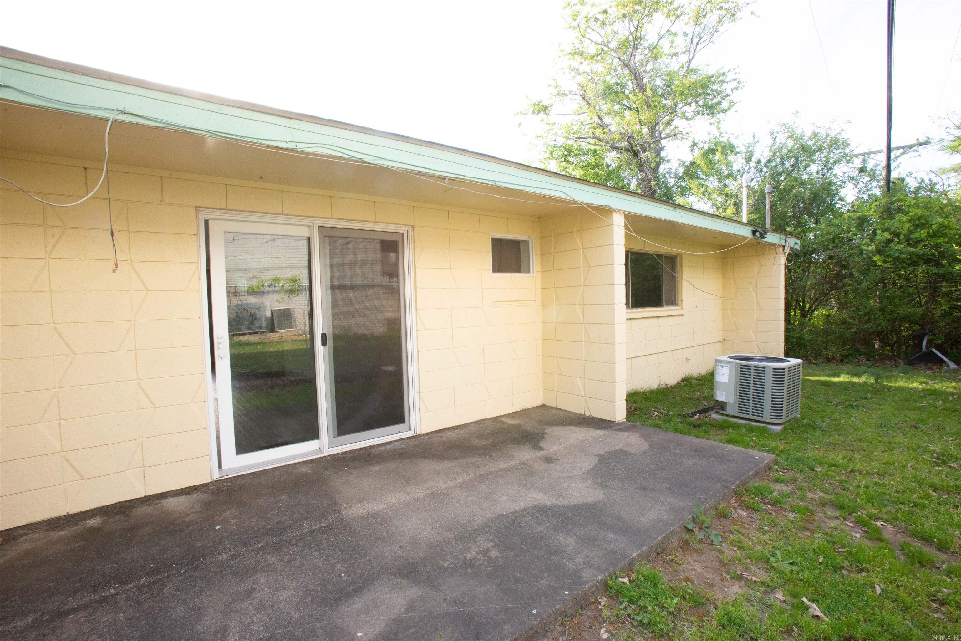 ARROW HEAD MANOR - Residential Lease