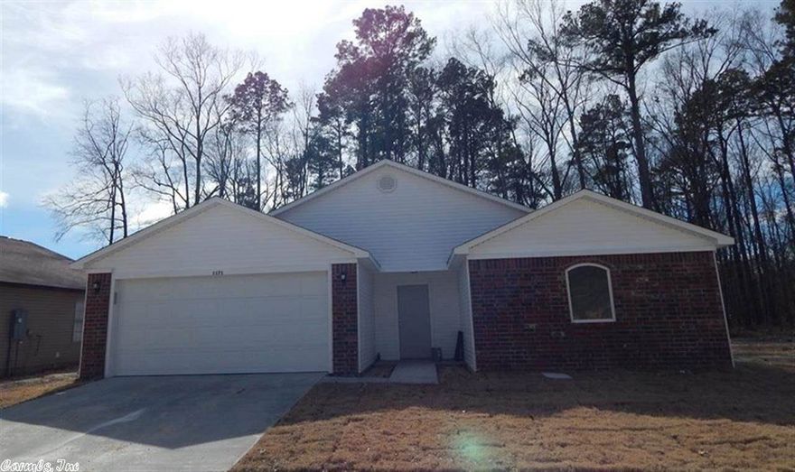 What a sweet deal! New construction home offered at an incredible price per ft. Open floor plan with an ultra functional kitchen and granite tops. Spacious bedrooms and the  master suite offers amazing texas style bath, jetted tub with his and her closets. Decorater colors and large back yard. RD Eligible.