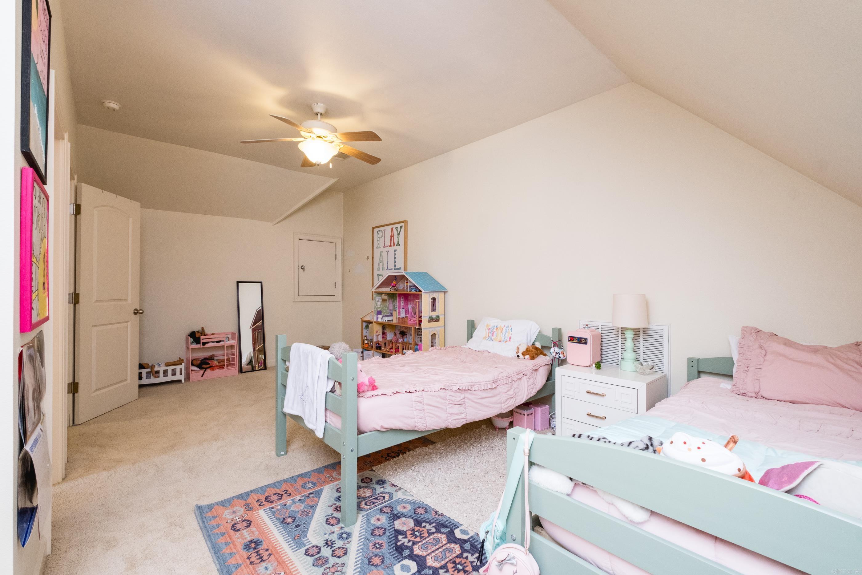 WOODLANDS EDGE - Residential