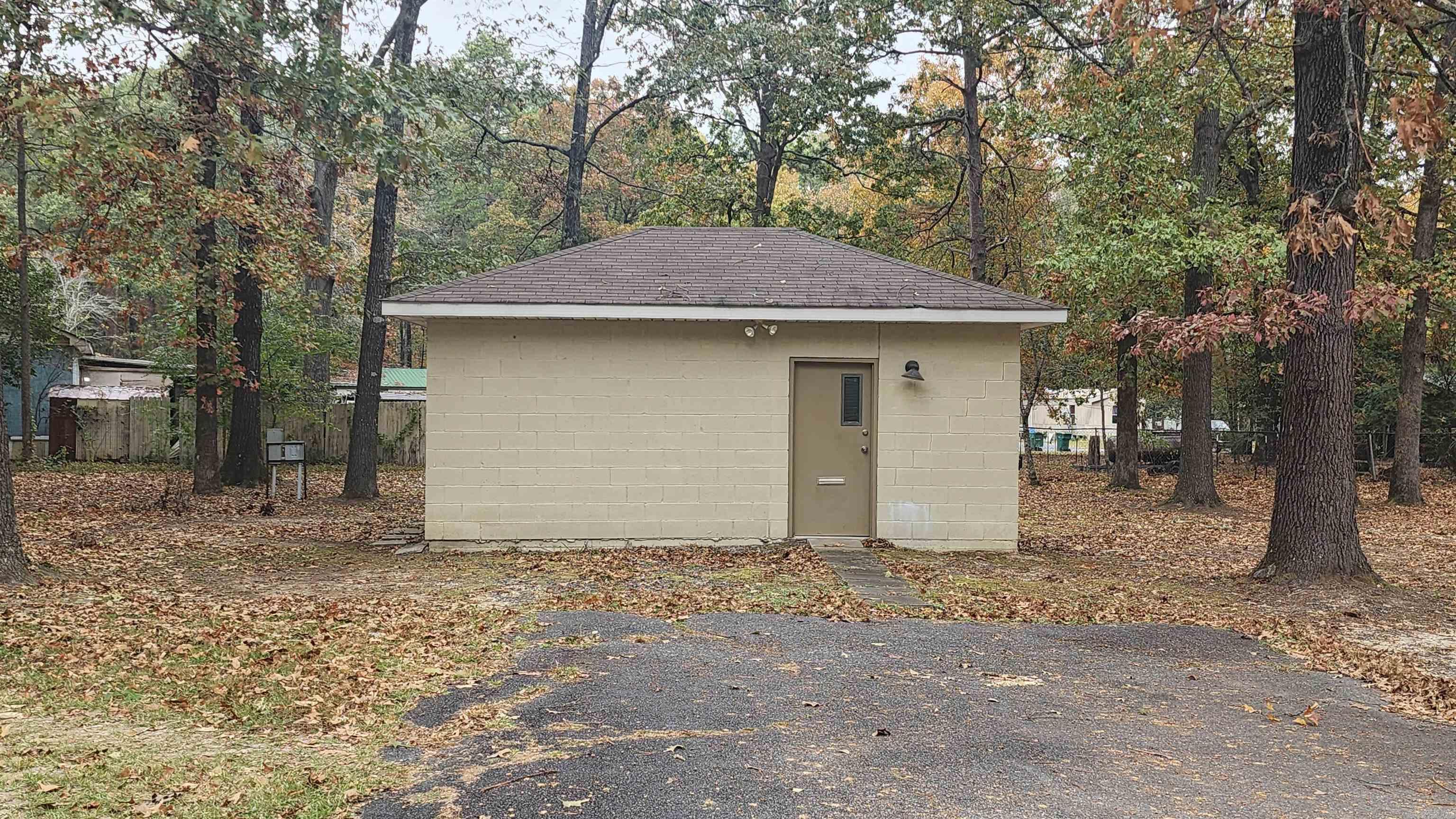 Stonewall - Commercial Sale