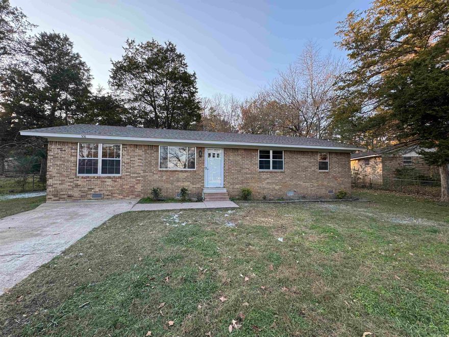 Newly remodeled home conveniently located to local shopping and services. 1/4 mile from boat launch ramp. This home has a new roof, paint, floors, kitchen countertops (granite) and both bathrooms have been remodeled.
