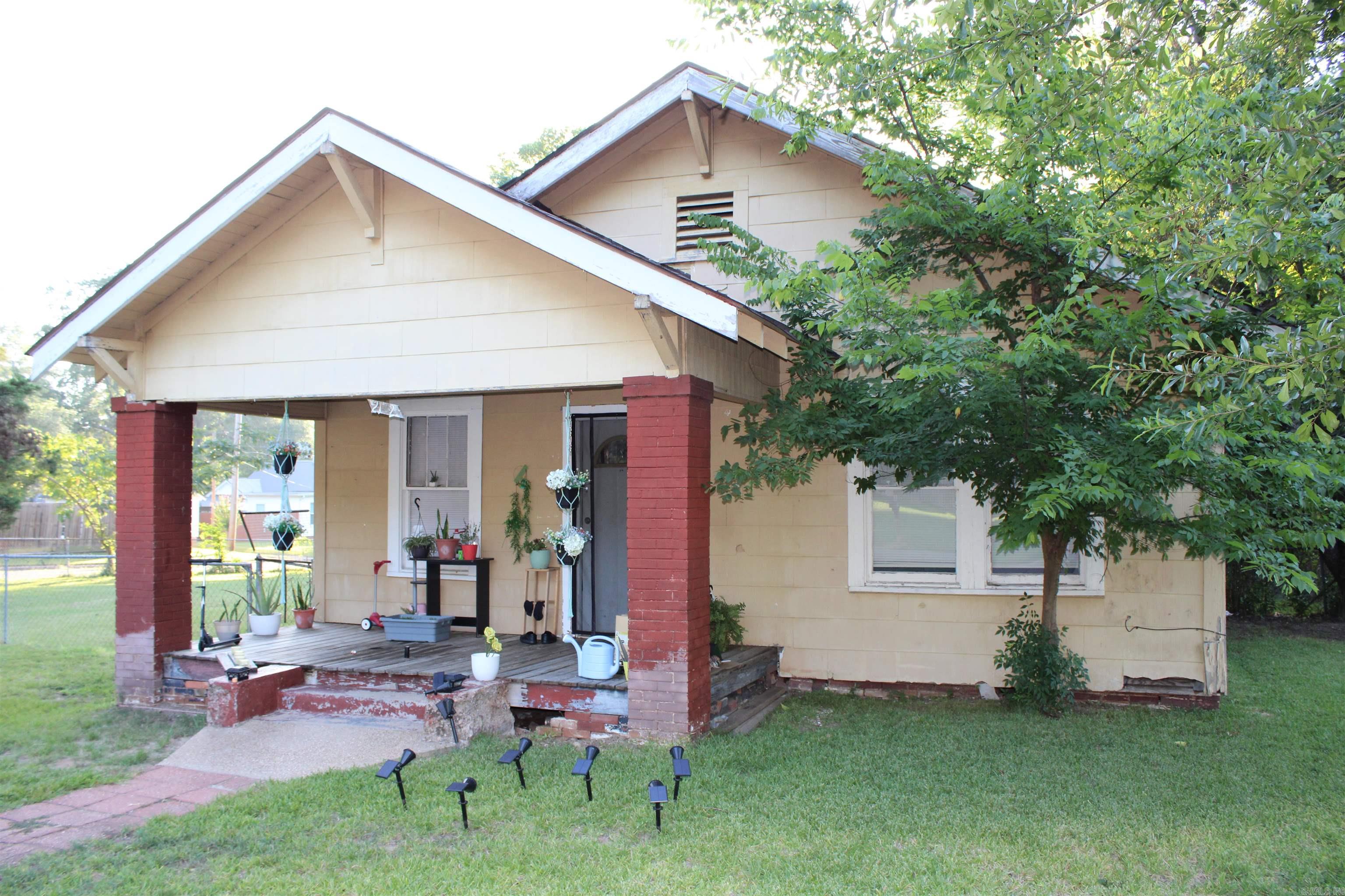 Two bedroom one bath on corner lot. Fenced backyard.
