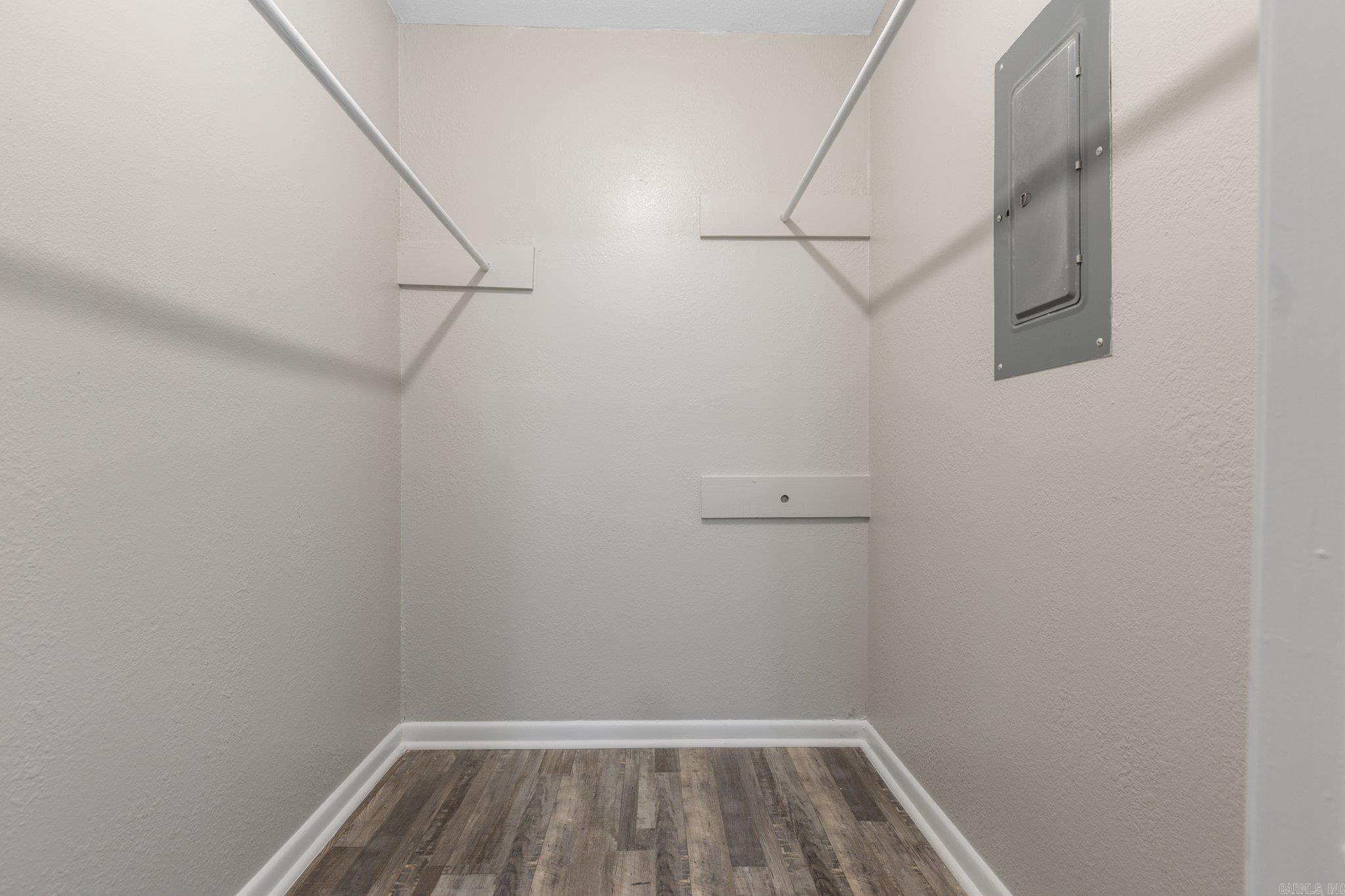 Pine Wood - Residential