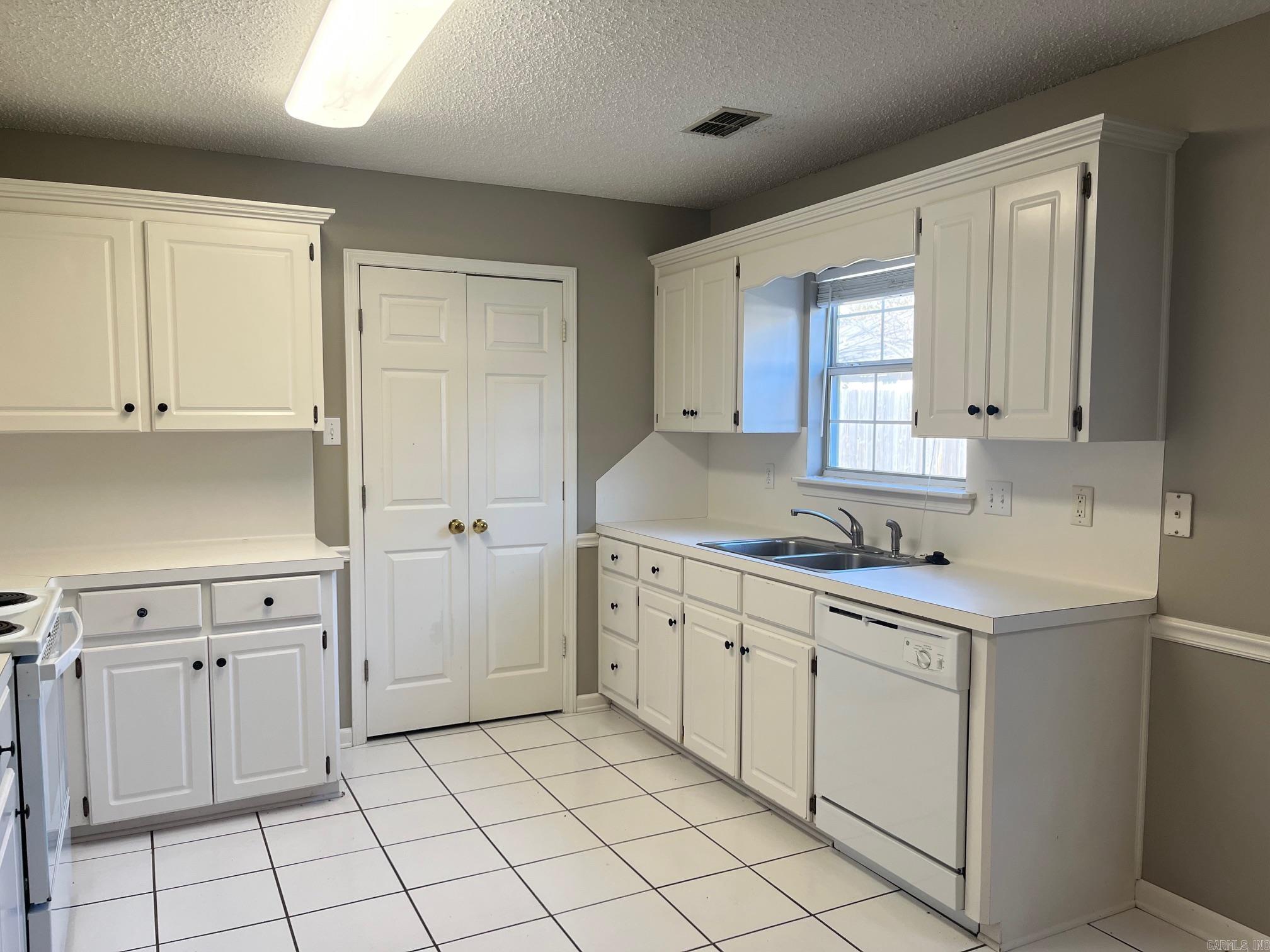 HUNTERS RUN - Residential