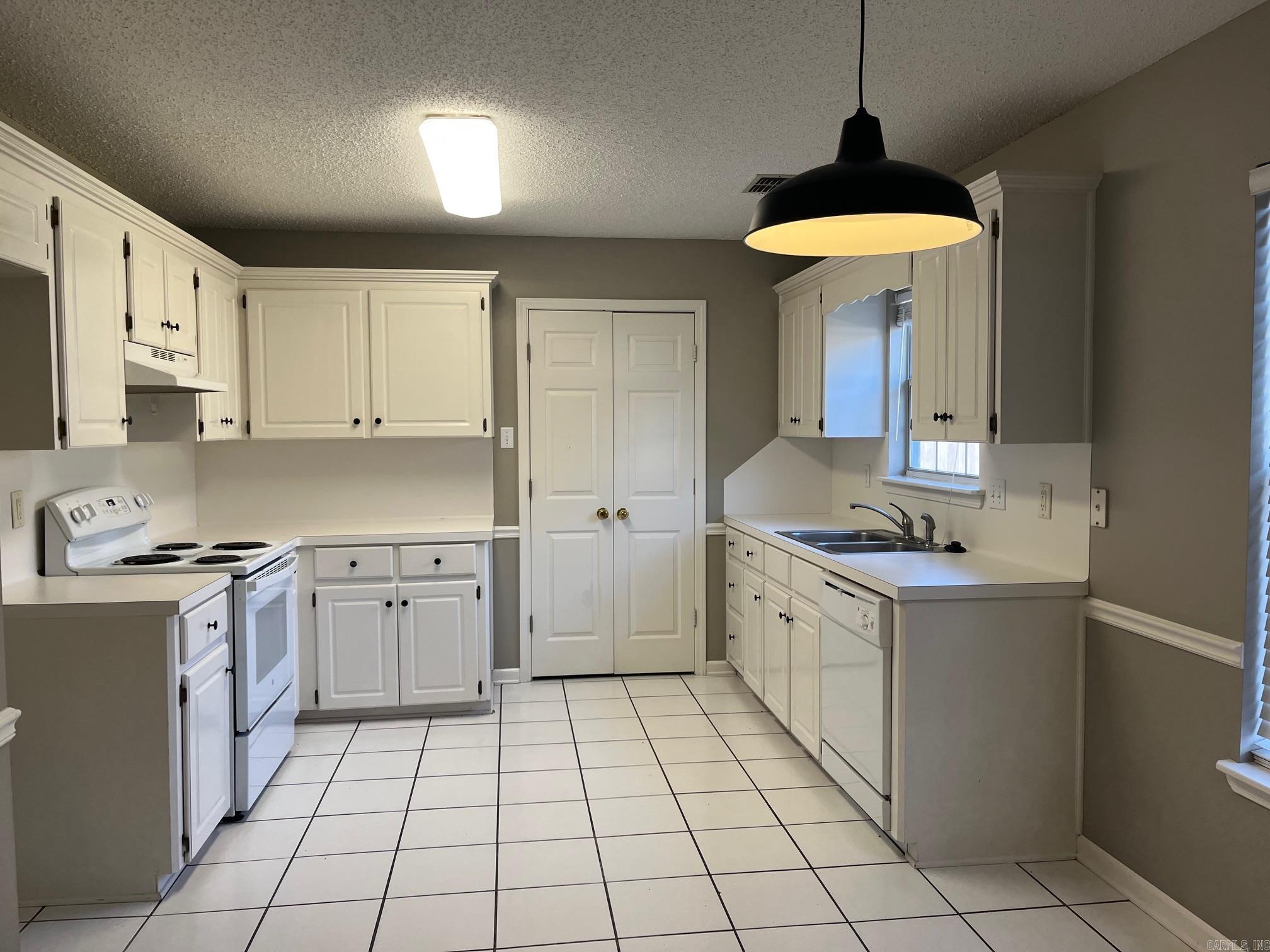 HUNTERS RUN - Residential