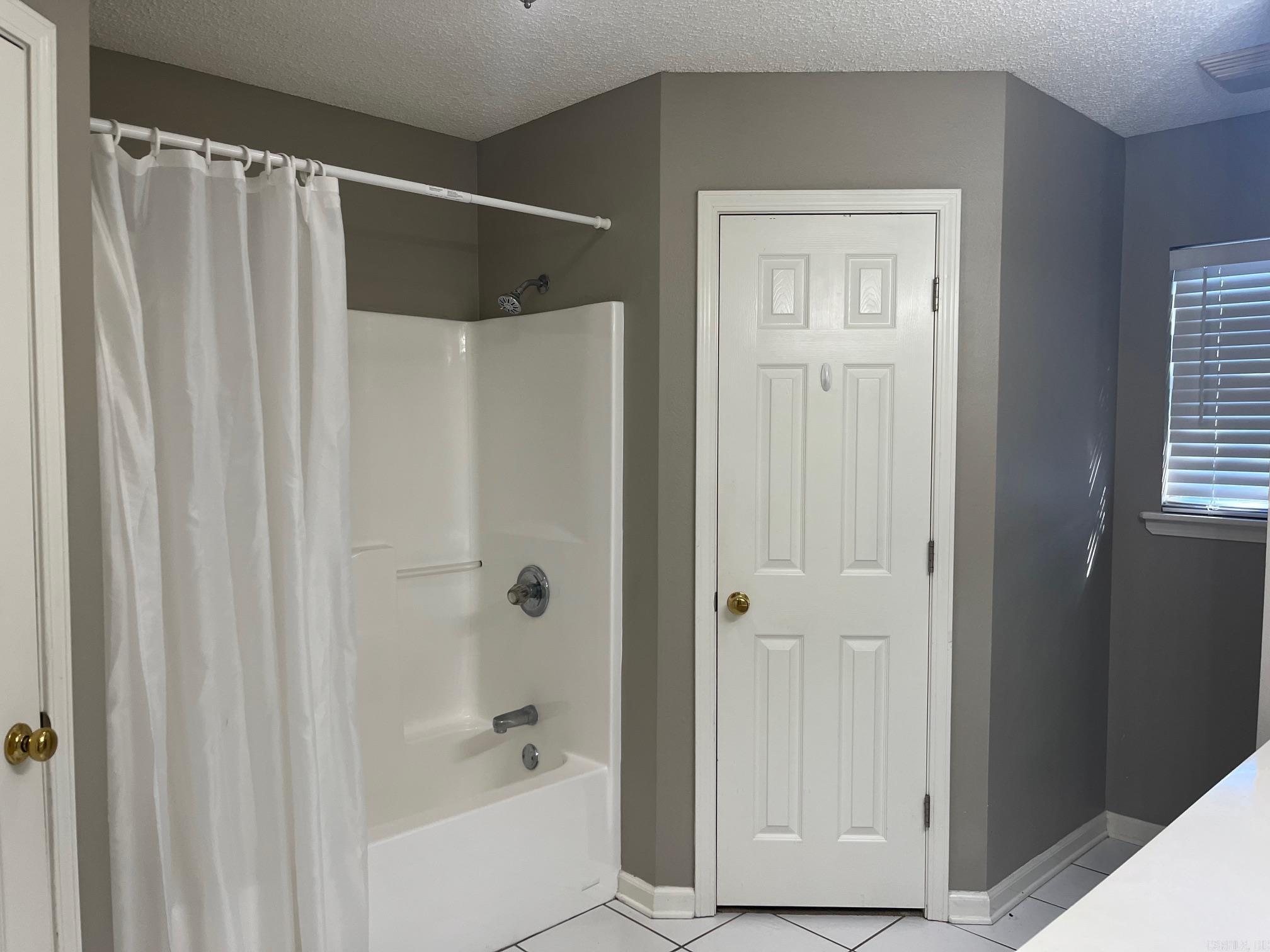 HUNTERS RUN - Residential