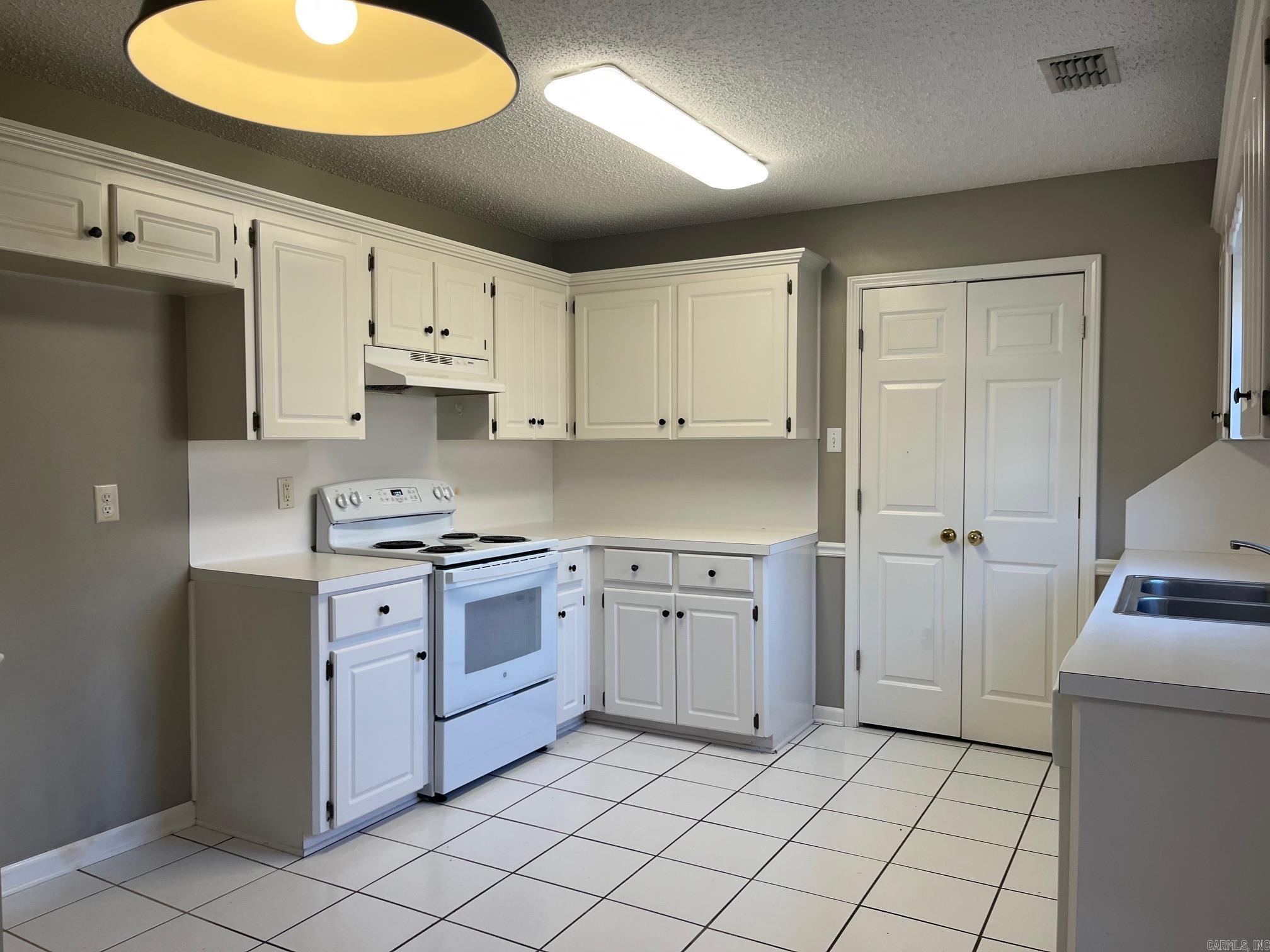 HUNTERS RUN - Residential