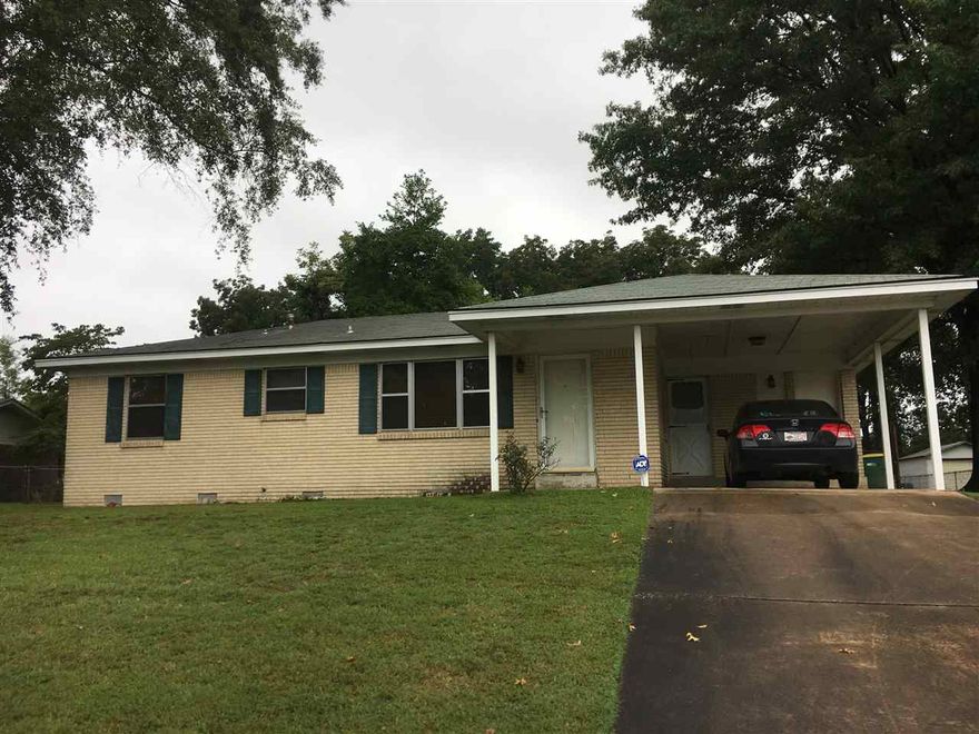 Move in Ready House for Rent in Excellent Neighborhood! Two bedroom, one bath with hardwood floors, huge dining room open to the kitchen with sunroom off dining room, and a traditional living room in the front of the home. Full Washer/Dryer provided. 46 acre lot with fully fenced backyard, rear parking pad and storage shed. Dual driveways on the front of the home for plenty of parking space. Easy Hwy Access into Little Rock or North Little Rock.