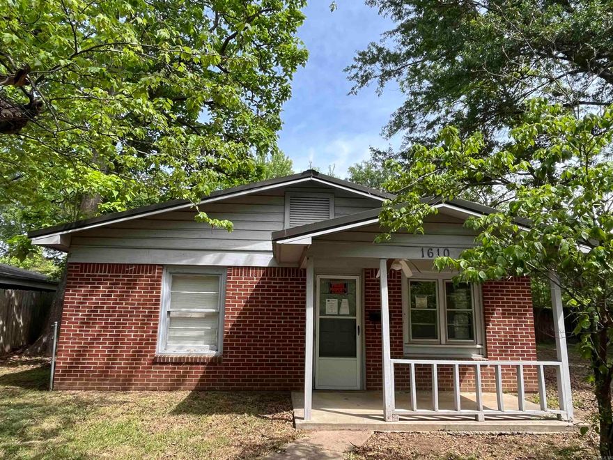 Located inside the Conway city limit features this one story brick home. Home has a nice detached garage attached to a workshop. the close proximity to Hendrix College is a nice bonus. Call today for details. log onto www.homepath.fanniemae.com to submit offer and additional information. The seller must comply with HUD Guidelines 24 CRF 206.125 and property is sold "AS IS".