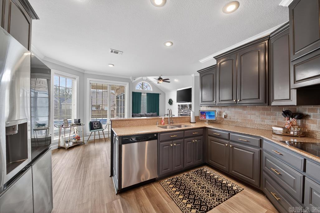 THE PARK ON MT SPRINGS - Residential