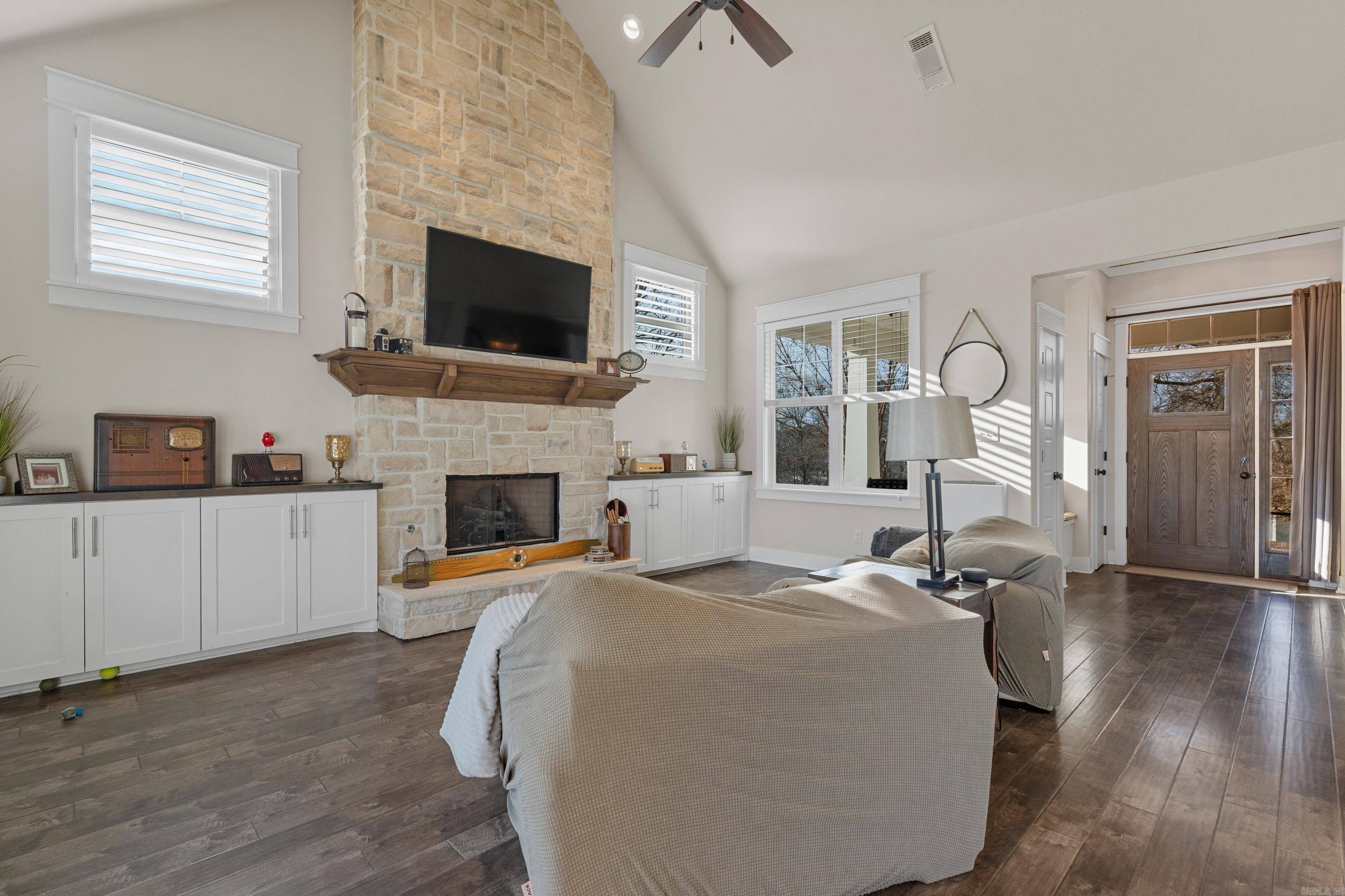 ARKOTA SHORES - Residential