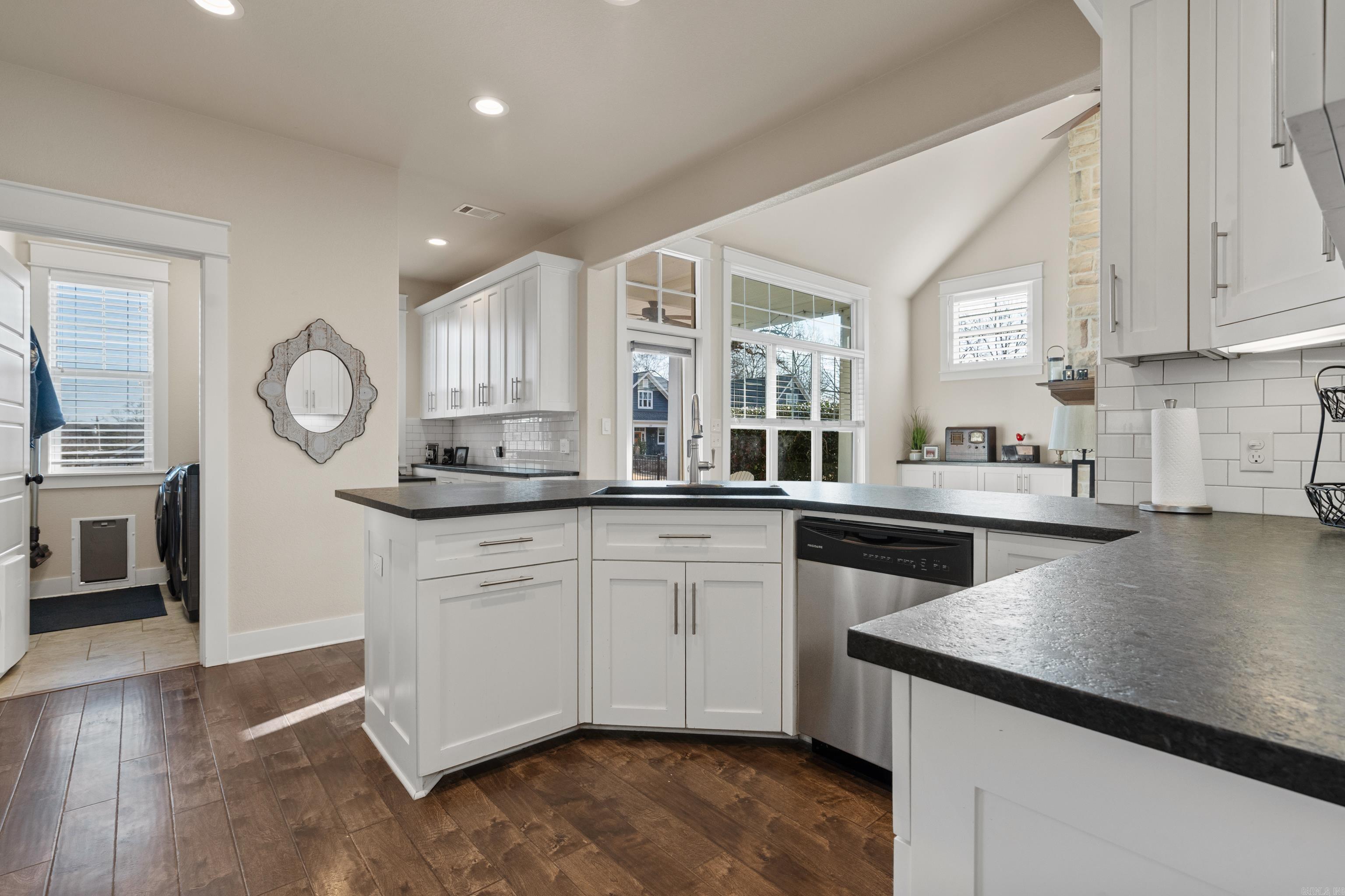 ARKOTA SHORES - Residential