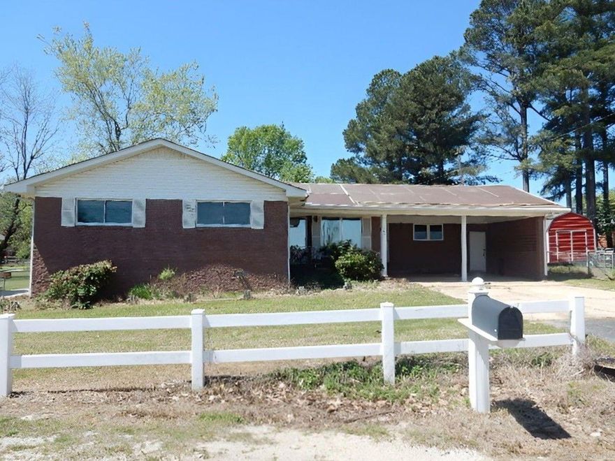 UNDER CONTRACT  Just Listed 3-4 Bedroom 1 & 3/4 Baths Home Has Living Room, Kitchen/Dining, Sunroom   Buyers must sign up and place bids though www.xome.com. All auction properties are subject to a 5% buyer s premium pursuant to the Event Agreement and Auction Terms & Conditions  minimums will apply . Buyers and buyers  agent to verify any and all info.