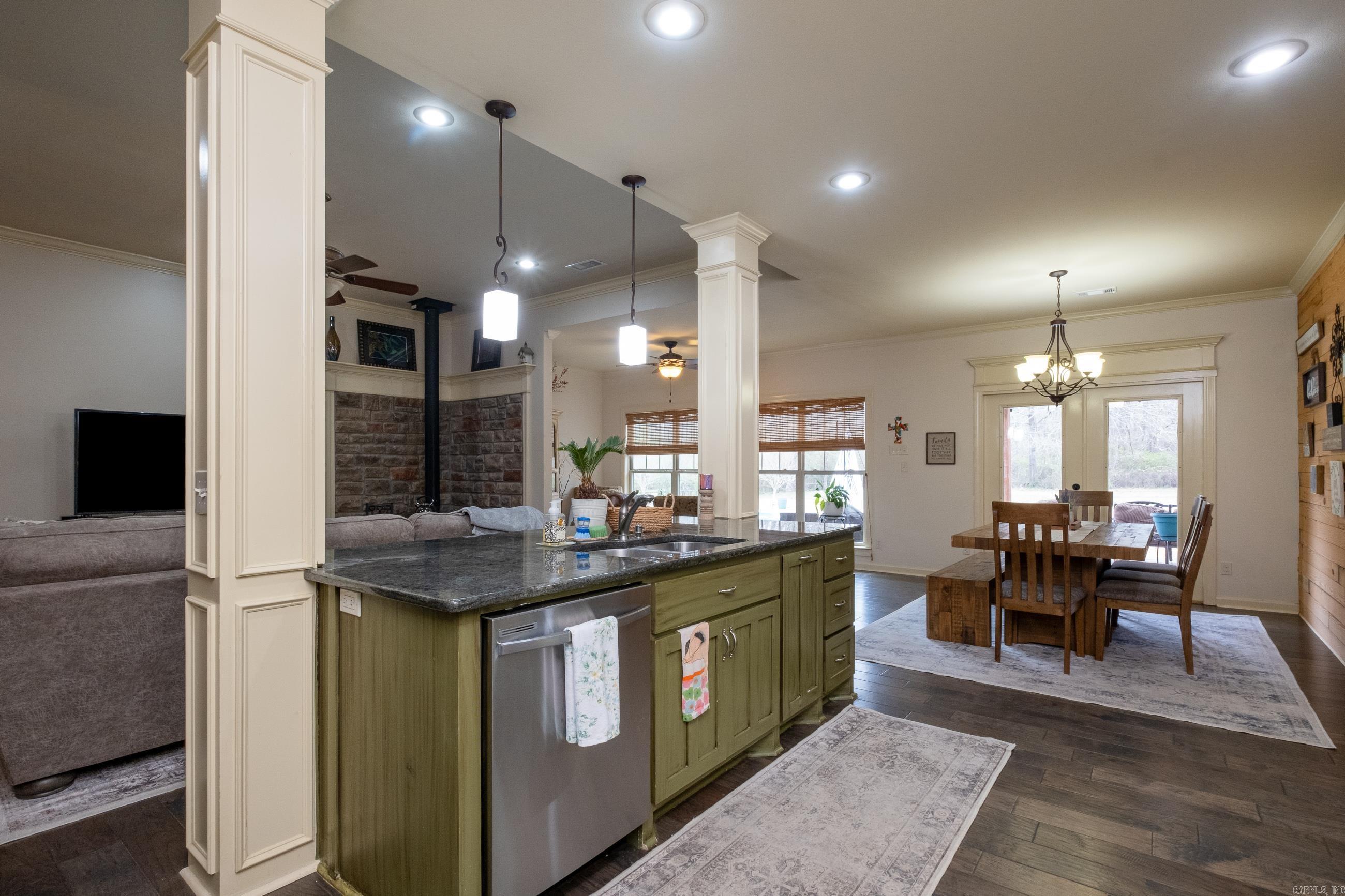 ROLANDALE - Residential