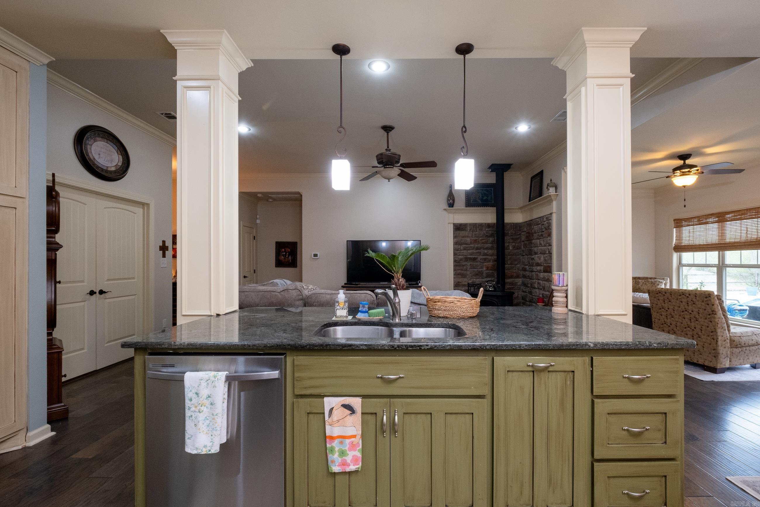 ROLANDALE - Residential