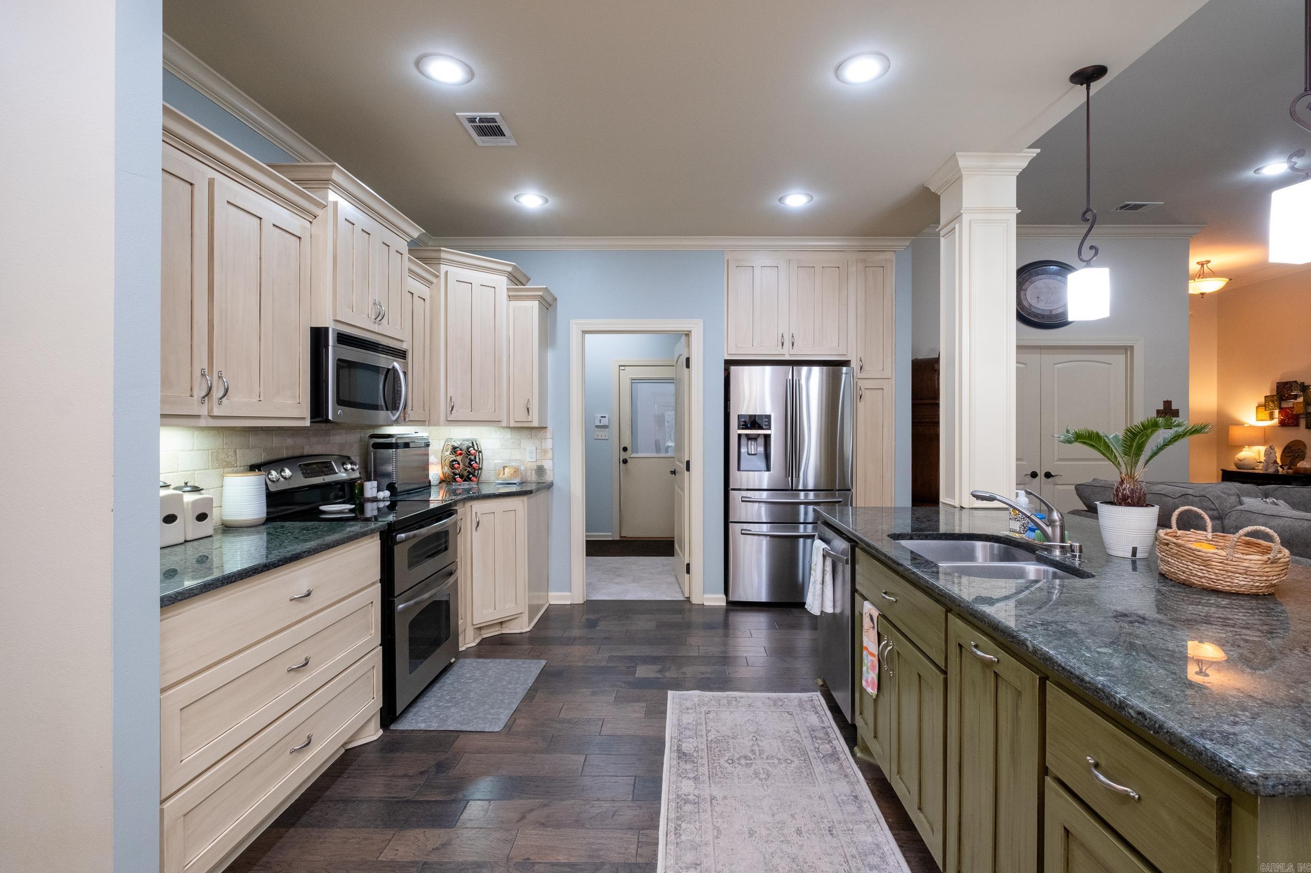 ROLANDALE - Residential