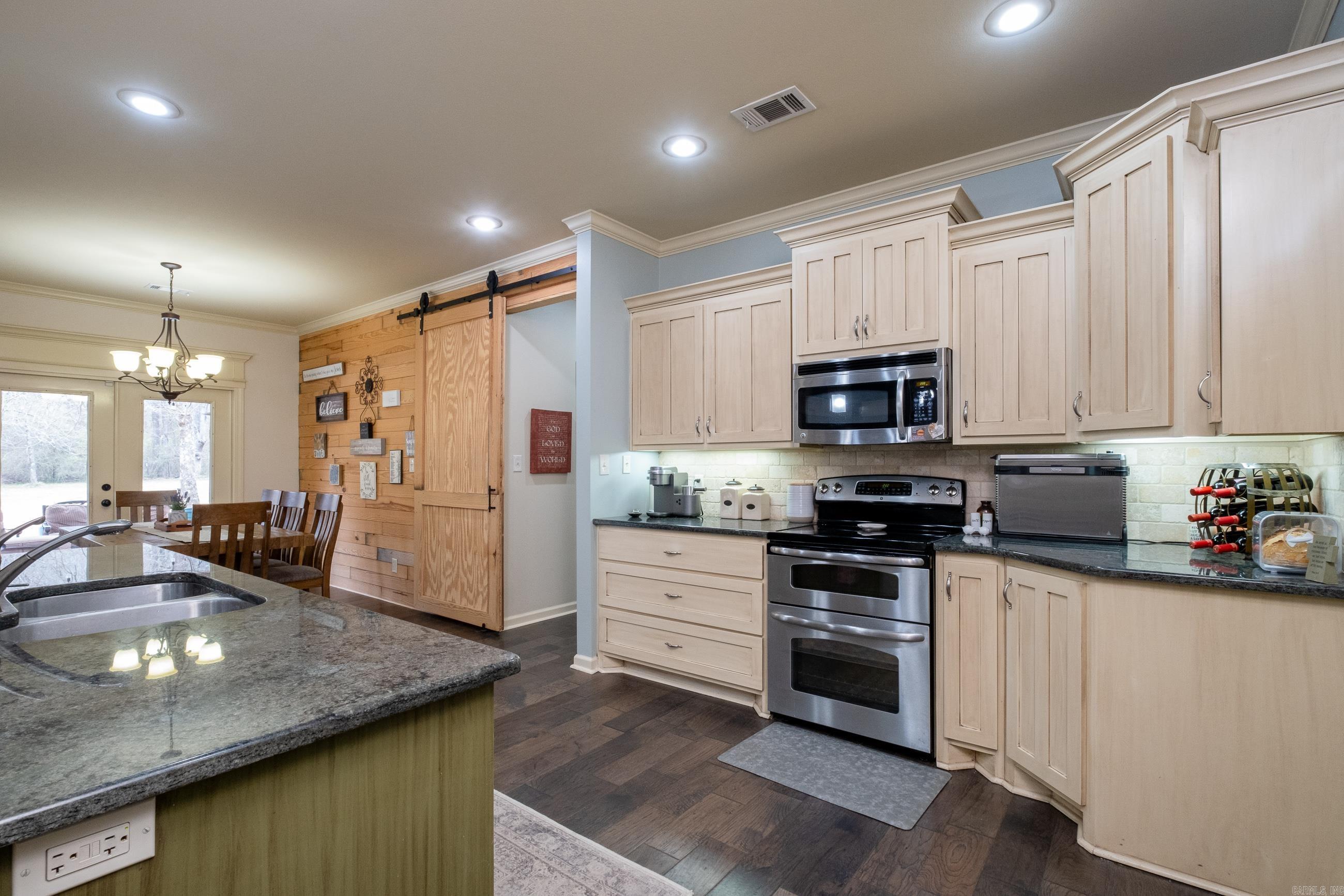 ROLANDALE - Residential