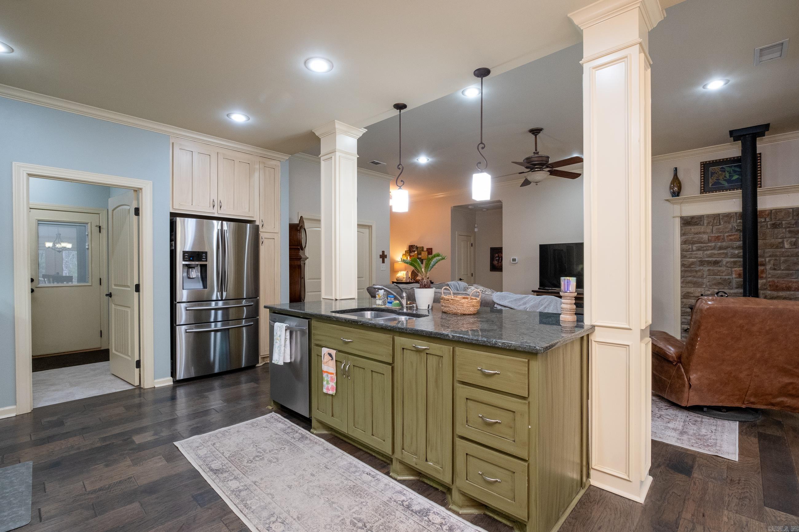 ROLANDALE - Residential