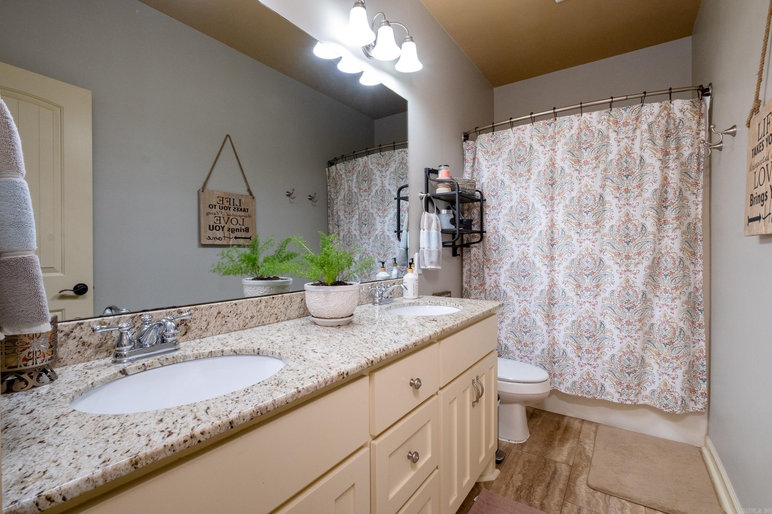 ROLANDALE - Residential