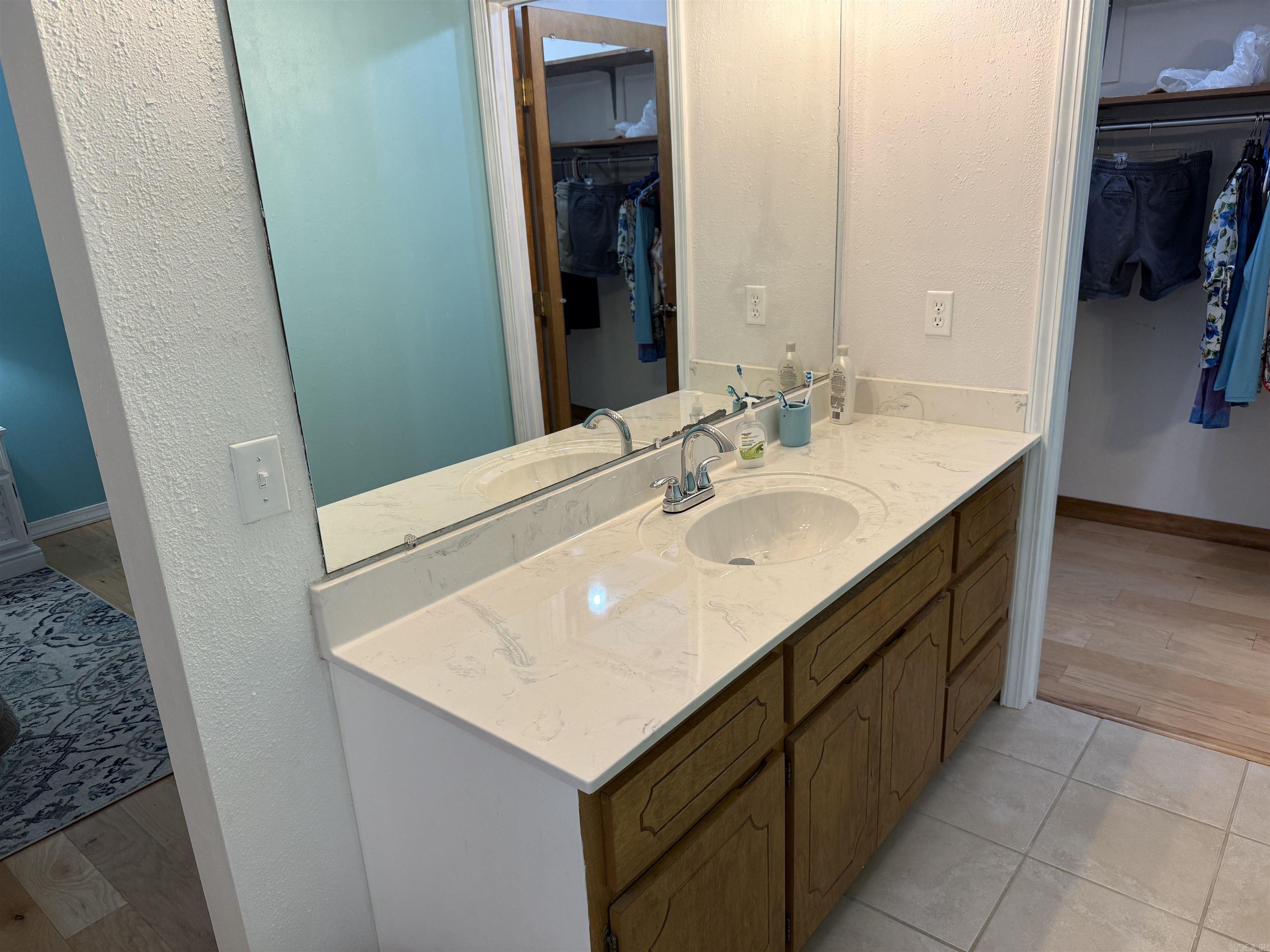 HAMILTON HILLS - Residential