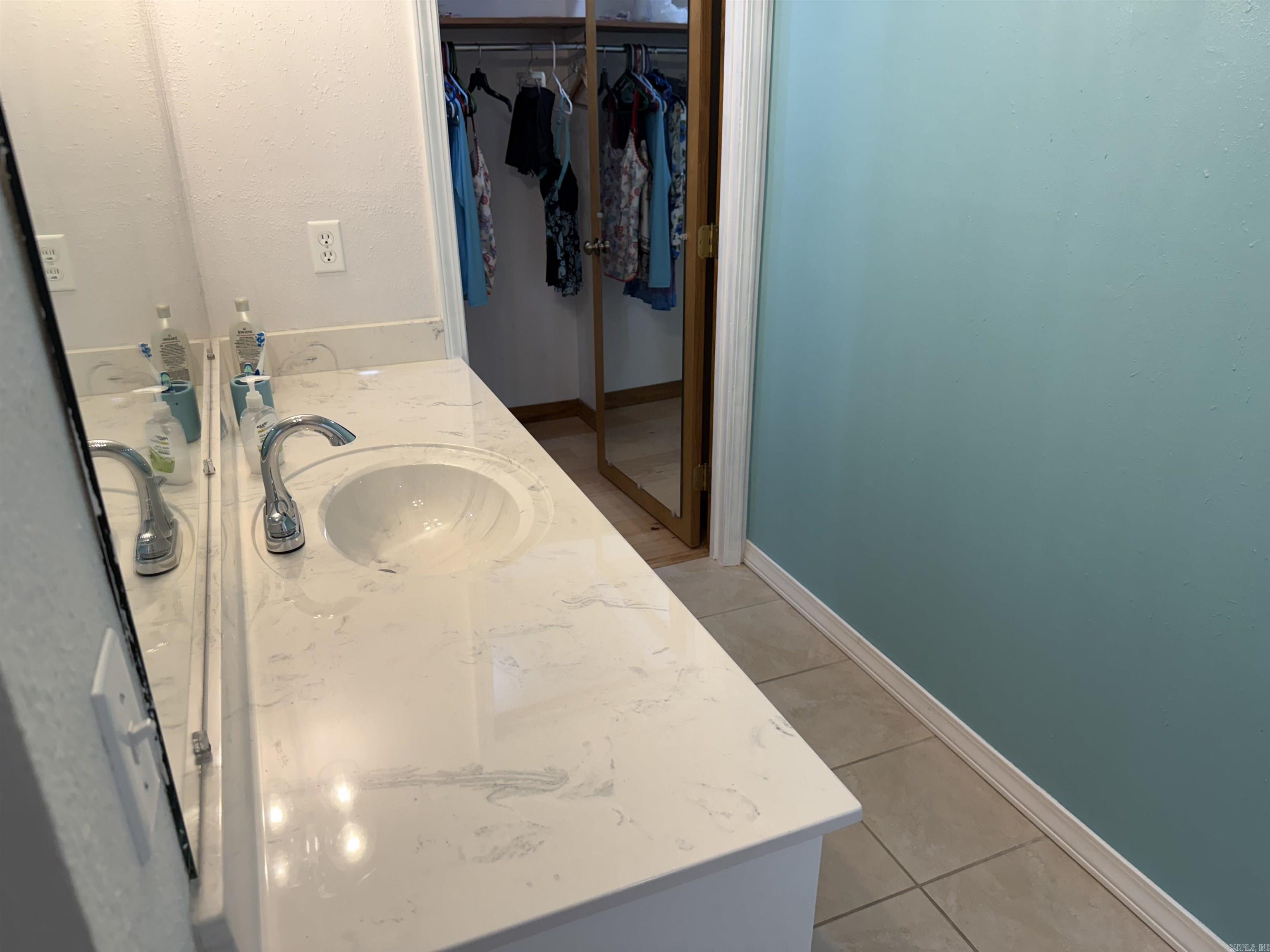 HAMILTON HILLS - Residential